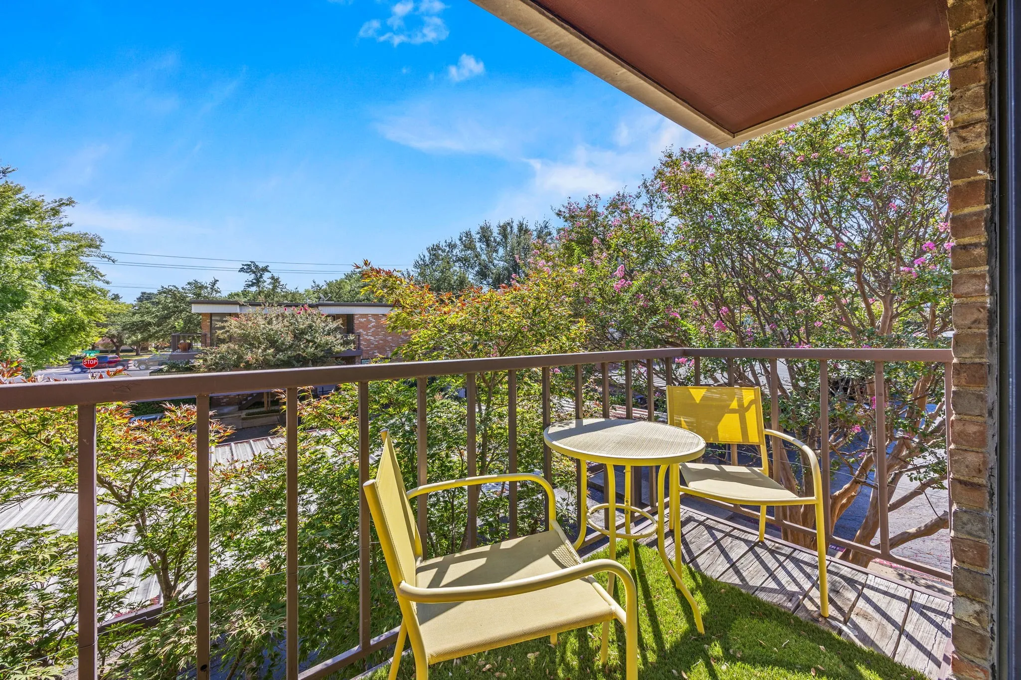 Condominium For Sale in Dallas County , 6060 Birchbrook Drive 262, Dallas, Texas 75206, 2 Bedroom, 2 Bathroom, Garage spaces, 1,136 Sqft, built in 1970, mls#21391550, Real Estate Agent in Dallas, Homes For Sale in Dallas county, Homes For Sale in Dallas, Realtor in Dallas Texas, Real Estate Brokerage Independent Realty Texas, Luminita Cordes Realtor