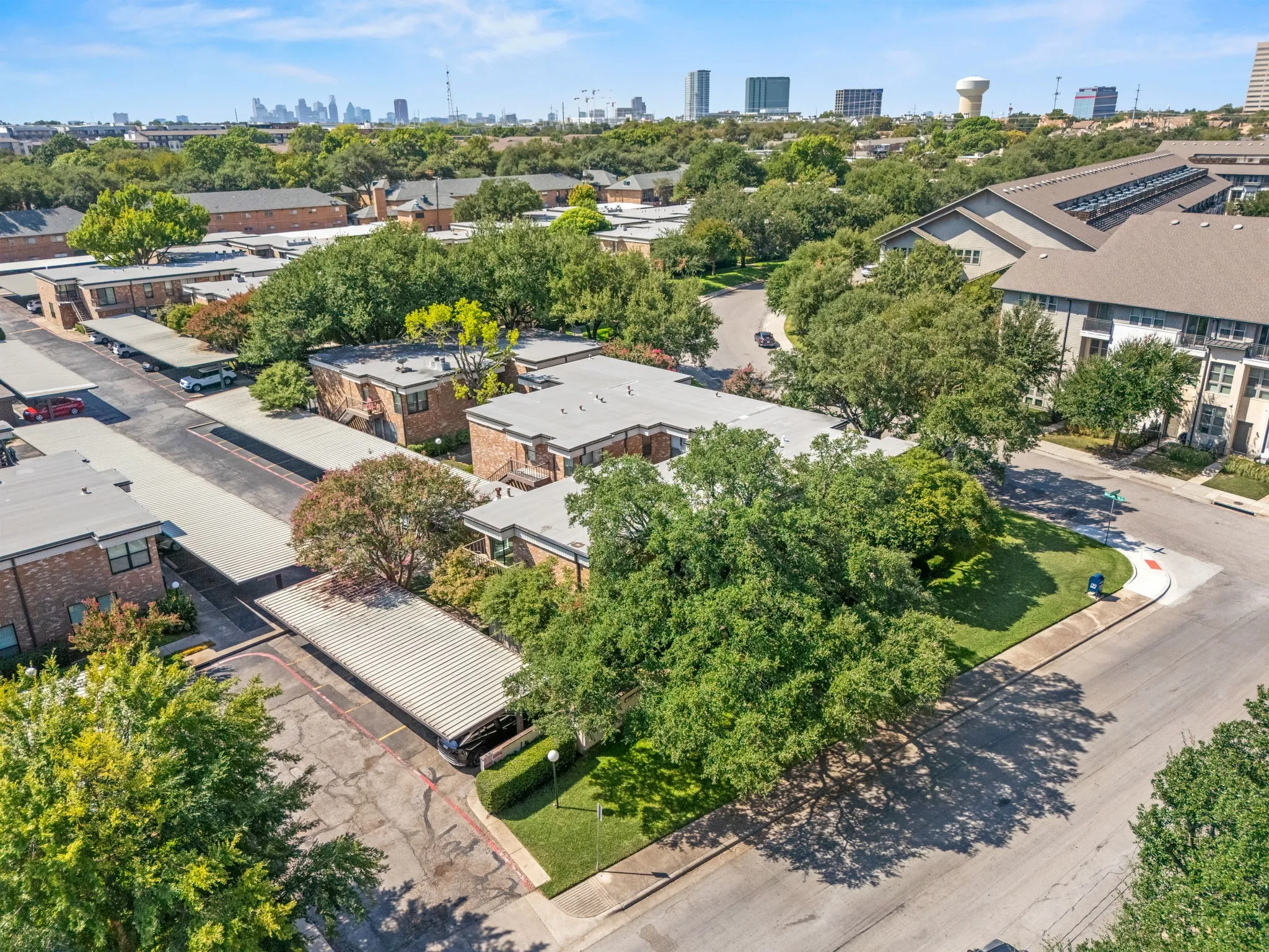 Condominium For Sale in Dallas County , 6060 Birchbrook Drive 262, Dallas, Texas 75206, 2 Bedroom, 2 Bathroom, Garage spaces, 1,136 Sqft, built in 1970, mls#21391550, Real Estate Agent in Dallas, Homes For Sale in Dallas county, Homes For Sale in Dallas, Realtor in Dallas Texas, Real Estate Brokerage Independent Realty Texas, Luminita Cordes Realtor