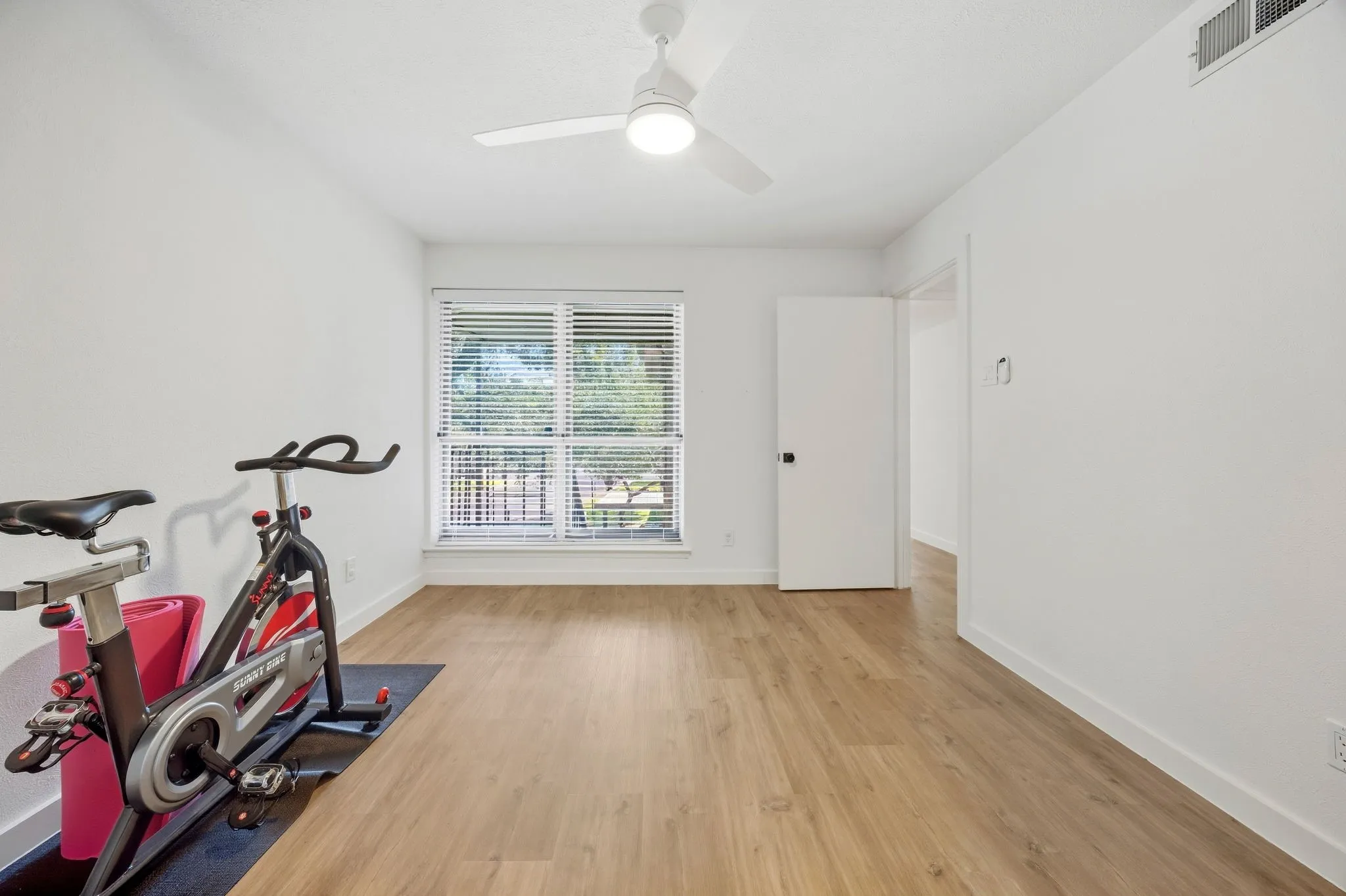 Condominium For Sale in Dallas County , 6060 Birchbrook Drive 262, Dallas, Texas 75206, 2 Bedroom, 2 Bathroom, Garage spaces, 1,136 Sqft, built in 1970, mls#21391550, Real Estate Agent in Dallas, Homes For Sale in Dallas county, Homes For Sale in Dallas, Realtor in Dallas Texas, Real Estate Brokerage Independent Realty Texas, Luminita Cordes Realtor