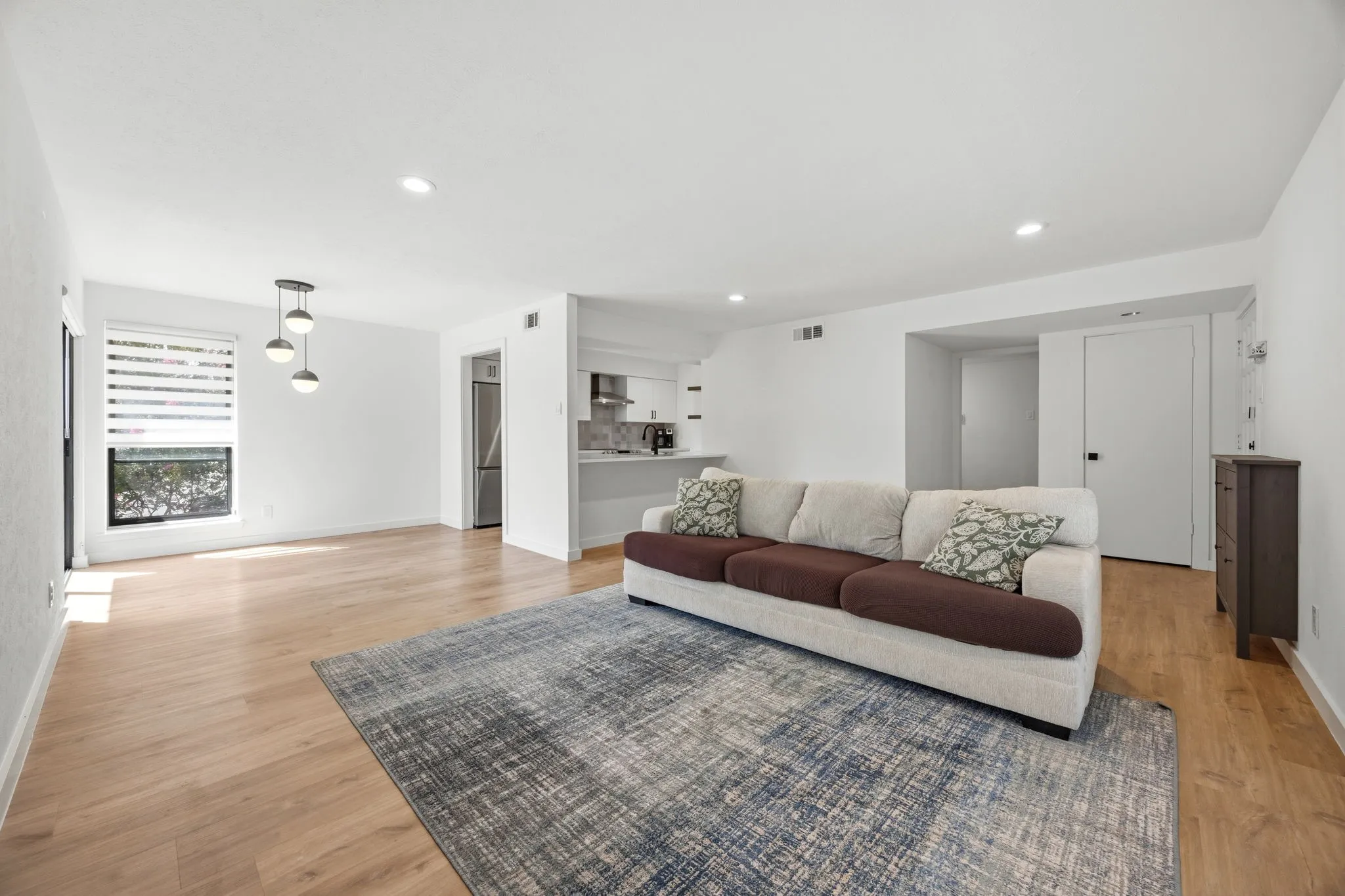 Condominium For Sale in Dallas County , 6060 Birchbrook Drive 262, Dallas, Texas 75206, 2 Bedroom, 2 Bathroom, Garage spaces, 1,136 Sqft, built in 1970, mls#21391550, Real Estate Agent in Dallas, Homes For Sale in Dallas county, Homes For Sale in Dallas, Realtor in Dallas Texas, Real Estate Brokerage Independent Realty Texas, Luminita Cordes Realtor
