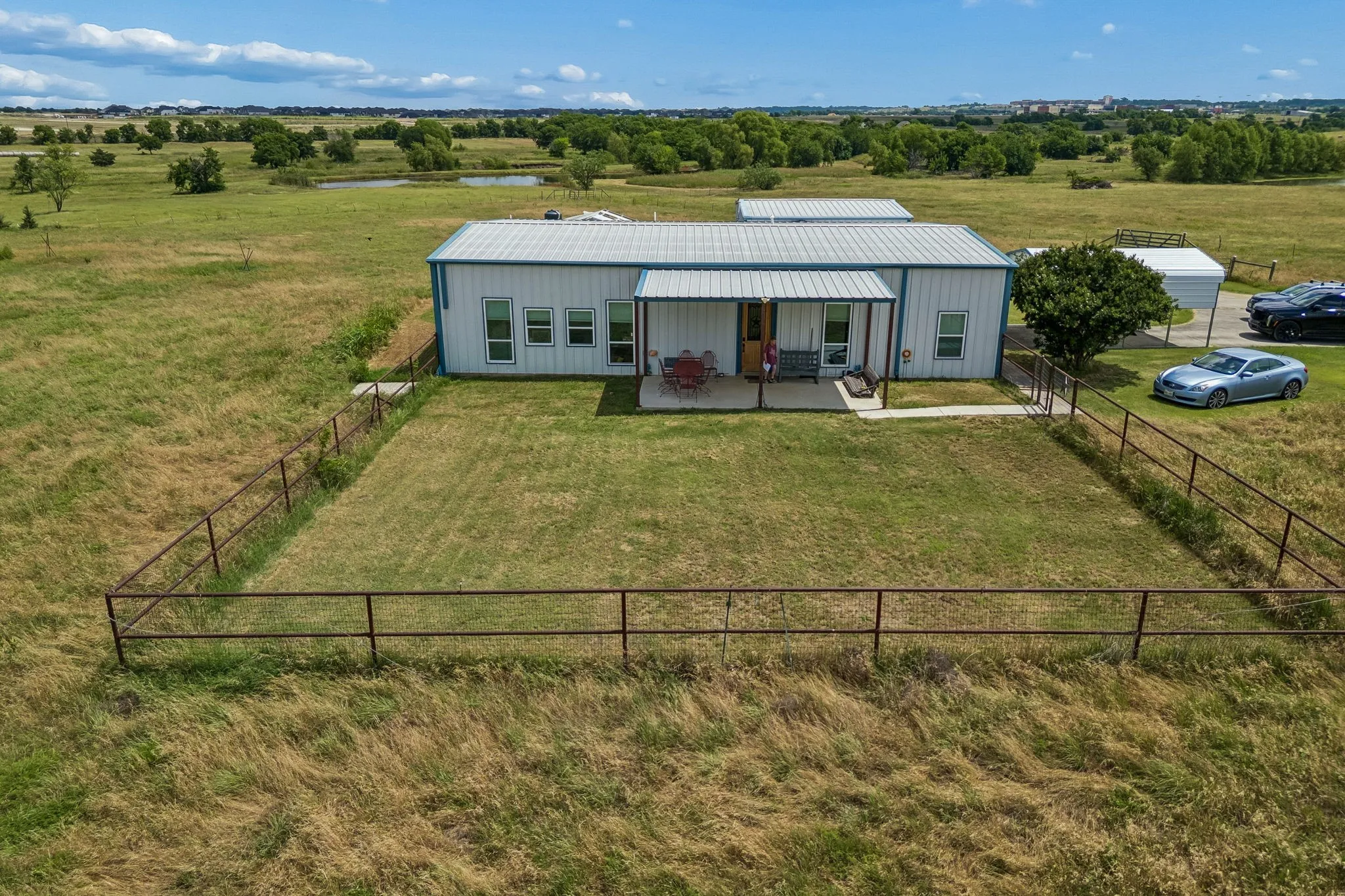 Single Family Residence For Sale in Collin County , 9230 Santa Fe Trail, Celina, Texas 75009, 3 Bedroom, 2 Bathroom, 2 Garage spaces, 2,097 Sqft, built in 1996, mls#21394882, Real Estate Agent in Celina, Homes For Sale in Collin county, Homes For Sale in Celina, Realtor in Celina Texas, Real Estate Brokerage Independent Realty Texas, Luminita Cordes Realtor