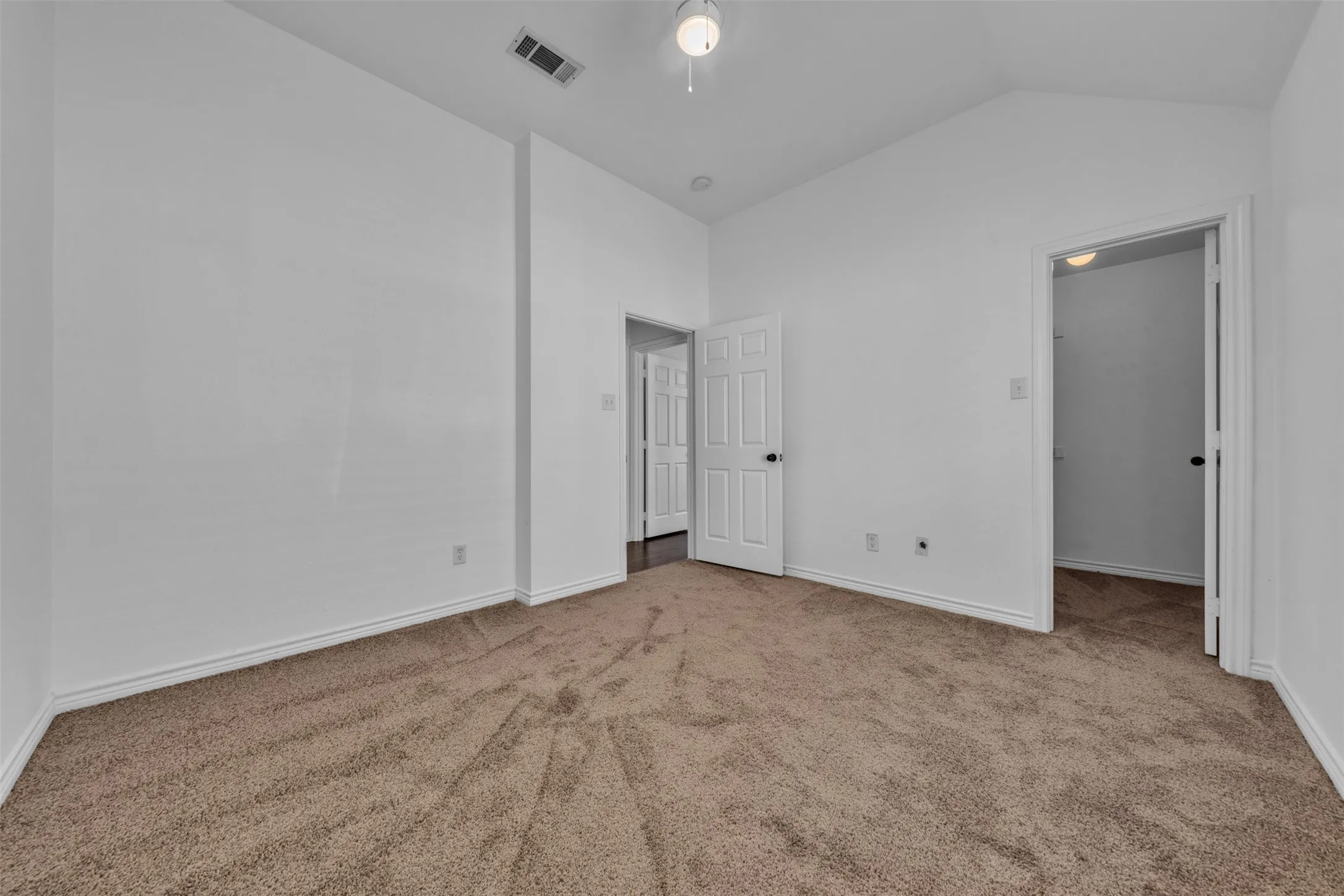 Single Family Residence For Sale in Tarrant County , 4533 Summerbrook Circle, Fort Worth, Texas 76137, 3 Bedroom, 2 Bathroom, 2 Garage spaces, 1,762 Sqft, built in 2001, mls#21394717, Real Estate Agent in Fort Worth, Homes For Sale in Tarrant county, Homes For Sale in Fort Worth, Realtor in Fort Worth Texas, Real Estate Brokerage Independent Realty Texas, Luminita Cordes Realtor