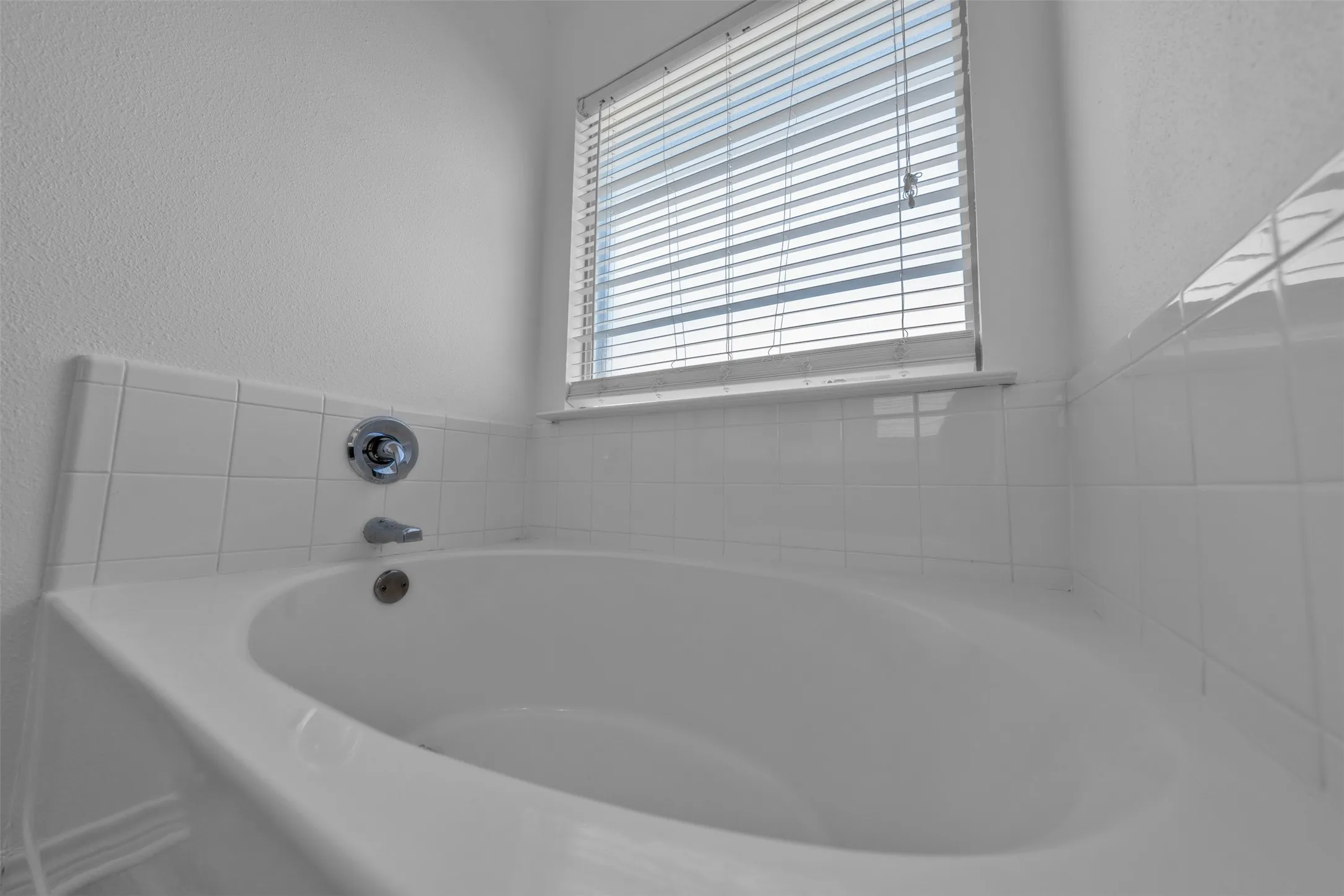Single Family Residence For Sale in Tarrant County , 4533 Summerbrook Circle, Fort Worth, Texas 76137, 3 Bedroom, 2 Bathroom, 2 Garage spaces, 1,762 Sqft, built in 2001, mls#21394717, Real Estate Agent in Fort Worth, Homes For Sale in Tarrant county, Homes For Sale in Fort Worth, Realtor in Fort Worth Texas, Real Estate Brokerage Independent Realty Texas, Luminita Cordes Realtor