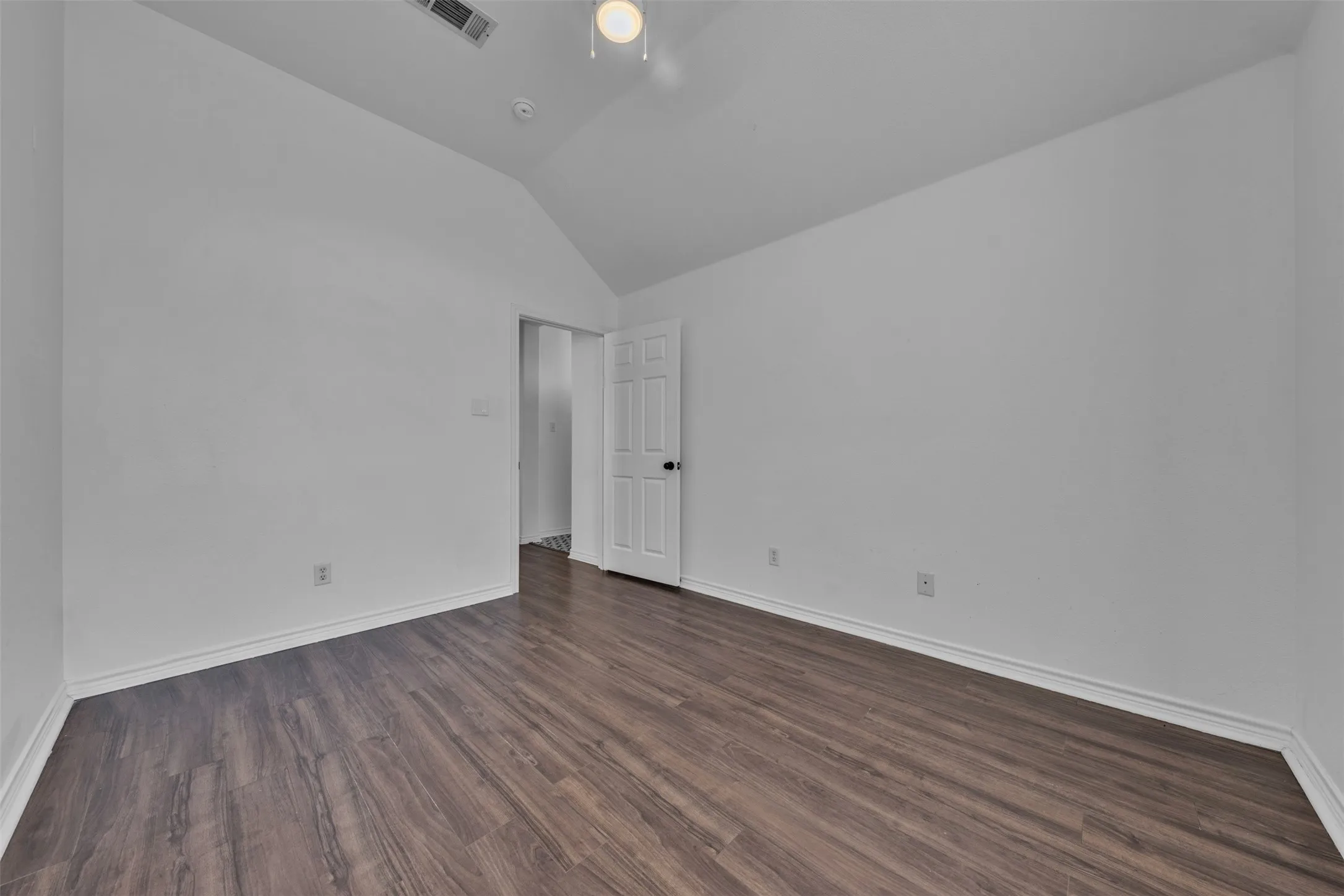 Single Family Residence For Sale in Tarrant County , 4533 Summerbrook Circle, Fort Worth, Texas 76137, 3 Bedroom, 2 Bathroom, 2 Garage spaces, 1,762 Sqft, built in 2001, mls#21394717, Real Estate Agent in Fort Worth, Homes For Sale in Tarrant county, Homes For Sale in Fort Worth, Realtor in Fort Worth Texas, Real Estate Brokerage Independent Realty Texas, Luminita Cordes Realtor