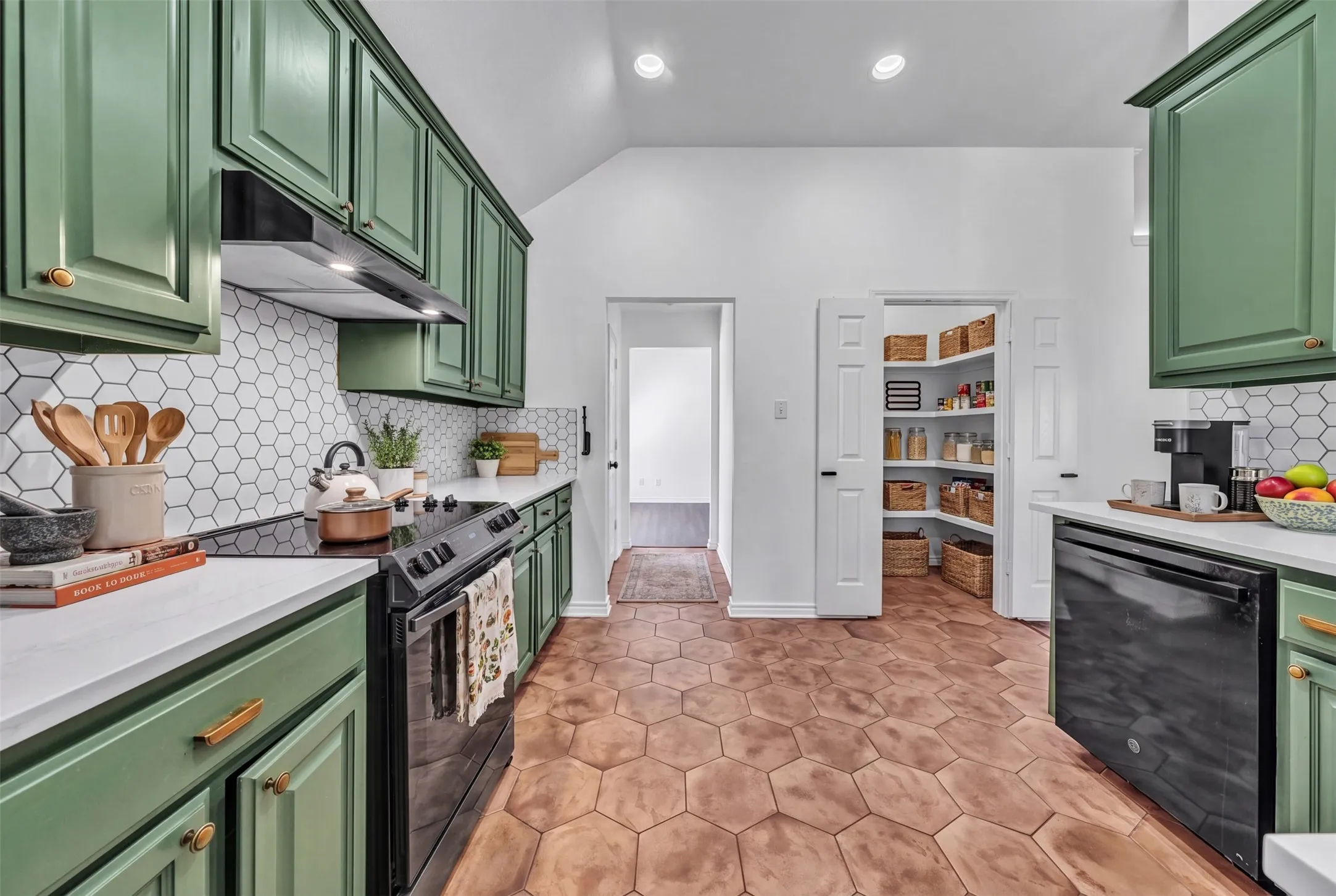 Single Family Residence For Sale in Tarrant County , 4533 Summerbrook Circle, Fort Worth, Texas 76137, 3 Bedroom, 2 Bathroom, 2 Garage spaces, 1,762 Sqft, built in 2001, mls#21394717, Real Estate Agent in Fort Worth, Homes For Sale in Tarrant county, Homes For Sale in Fort Worth, Realtor in Fort Worth Texas, Real Estate Brokerage Independent Realty Texas, Luminita Cordes Realtor