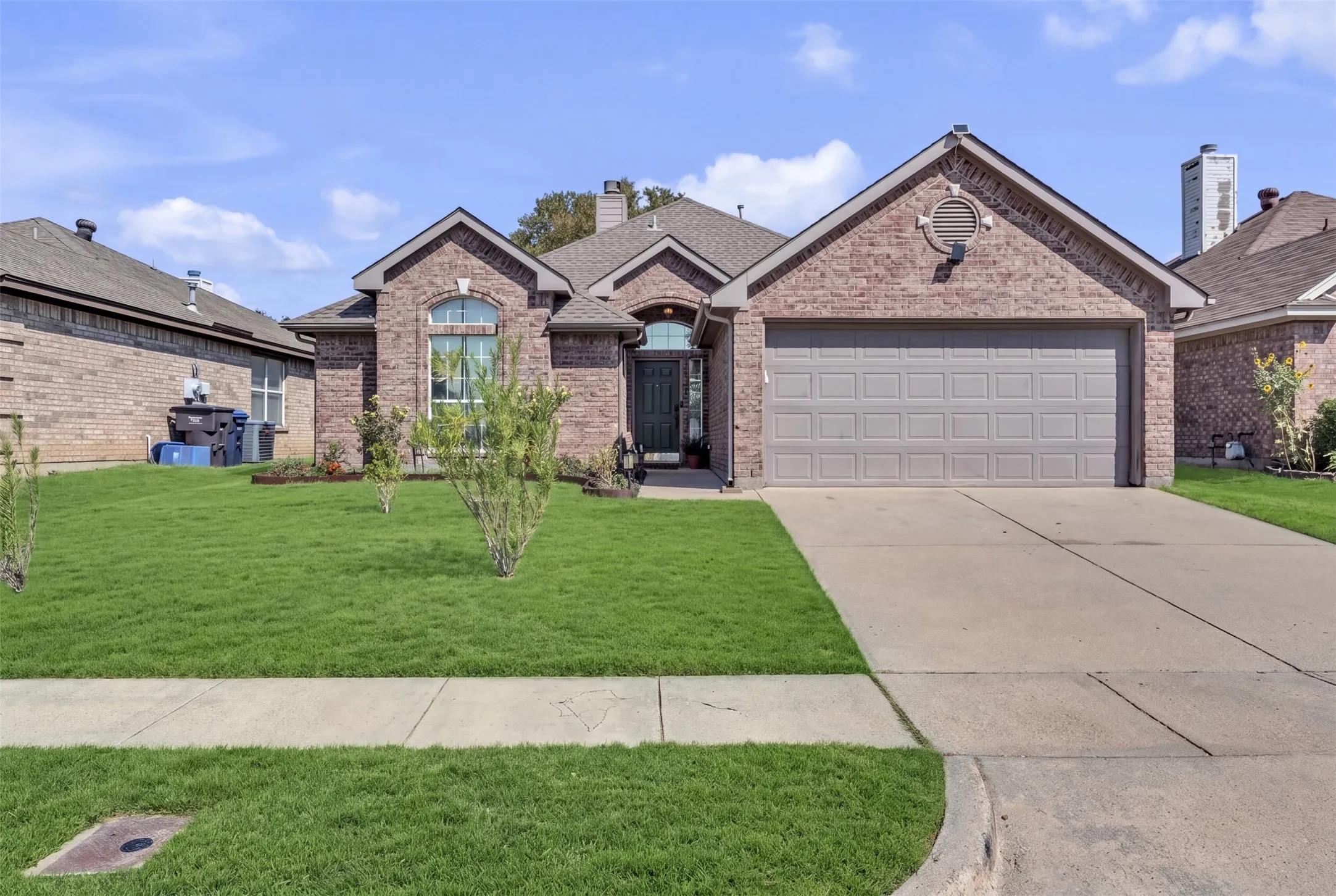 Single Family Residence For Sale in Tarrant County , 4533 Summerbrook Circle, Fort Worth, Texas 76137, 3 Bedroom, 2 Bathroom, 2 Garage spaces, 1,762 Sqft, built in 2001, mls#21394717, Real Estate Agent in Fort Worth, Homes For Sale in Tarrant county, Homes For Sale in Fort Worth, Realtor in Fort Worth Texas, Real Estate Brokerage Independent Realty Texas, Luminita Cordes Realtor