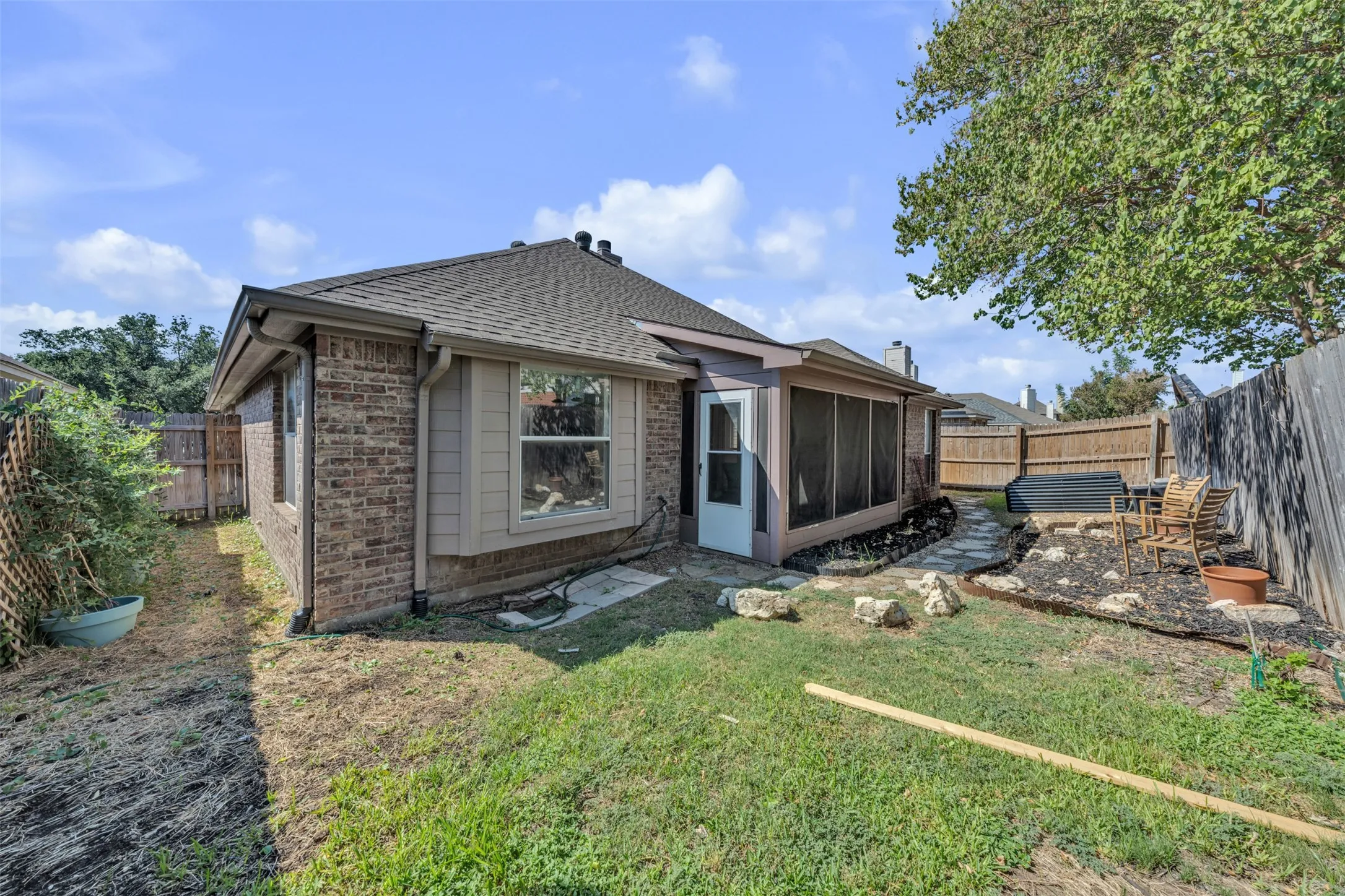 Single Family Residence For Sale in Tarrant County , 4533 Summerbrook Circle, Fort Worth, Texas 76137, 3 Bedroom, 2 Bathroom, 2 Garage spaces, 1,762 Sqft, built in 2001, mls#21394717, Real Estate Agent in Fort Worth, Homes For Sale in Tarrant county, Homes For Sale in Fort Worth, Realtor in Fort Worth Texas, Real Estate Brokerage Independent Realty Texas, Luminita Cordes Realtor