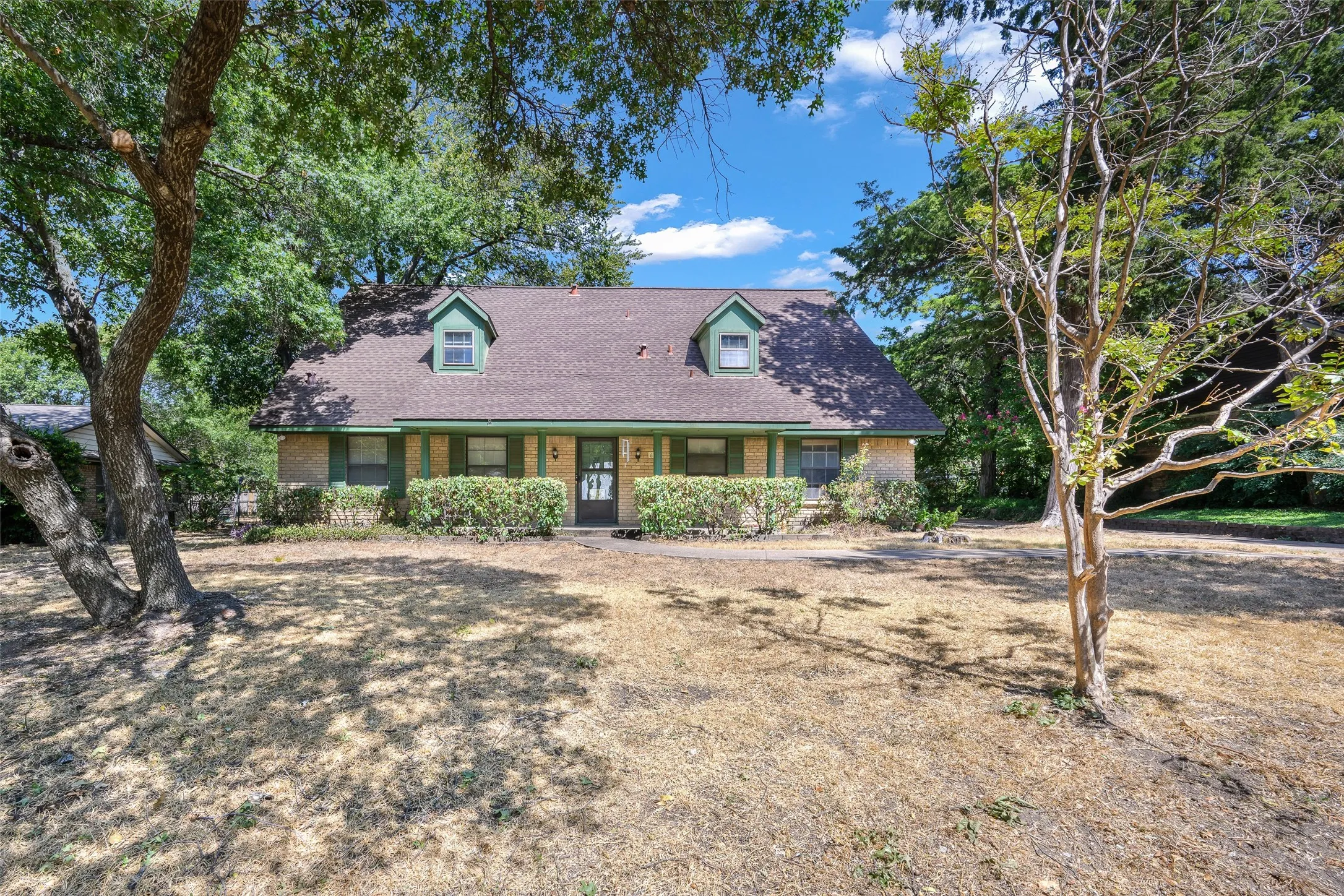 Single Family Residence For Sale in Dallas County , 635 Sherrill Boulevard, Duncanville, Texas 75116, 5 Bedroom, 2 Bathroom, 2 Garage spaces, 2,932 Sqft, built in 1969, mls#21378517, Real Estate Agent in Duncanville, Homes For Sale in Dallas county, Homes For Sale in Duncanville, Realtor in Duncanville Texas, Real Estate Brokerage Independent Realty Texas, Luminita Cordes Realtor