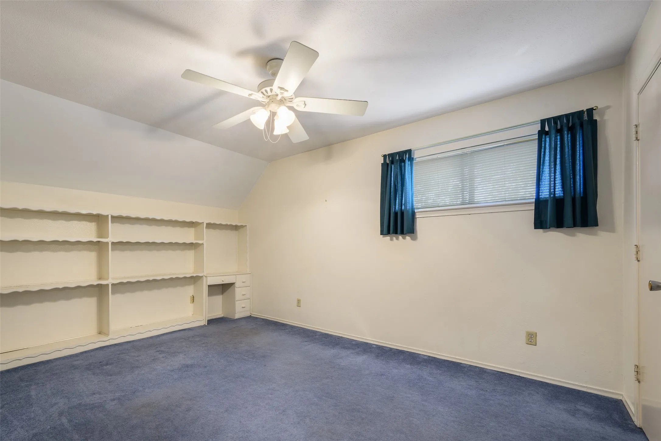 Single Family Residence For Sale in Dallas County , 635 Sherrill Boulevard, Duncanville, Texas 75116, 5 Bedroom, 2 Bathroom, 2 Garage spaces, 2,932 Sqft, built in 1969, mls#21378517, Real Estate Agent in Duncanville, Homes For Sale in Dallas county, Homes For Sale in Duncanville, Realtor in Duncanville Texas, Real Estate Brokerage Independent Realty Texas, Luminita Cordes Realtor