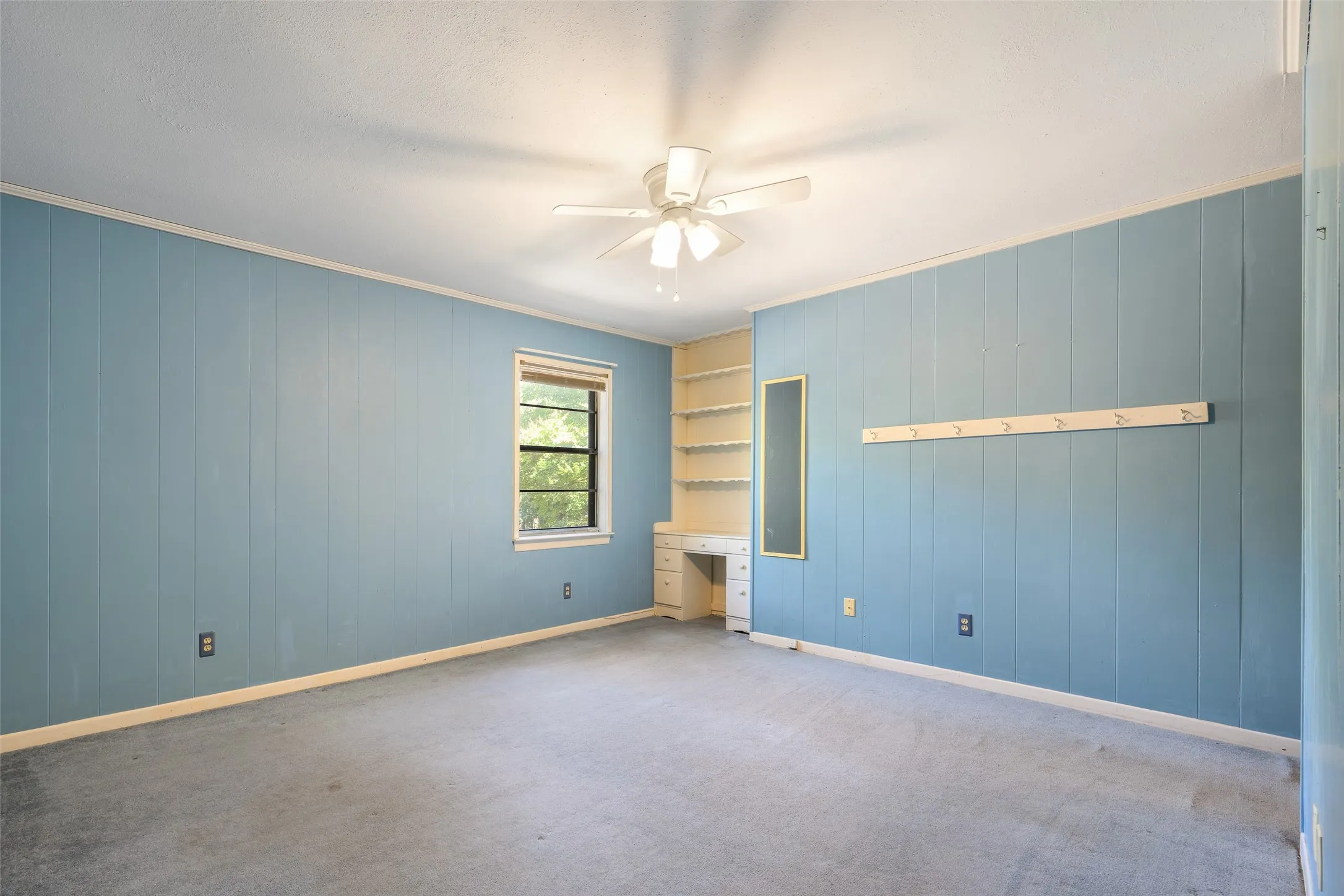 Built-in shelving, integrated desk, and ceiling fan with​​‌​​​​‌​​‌‌​‌‌​​​‌‌​‌​‌​‌​​​‌​​ lighting