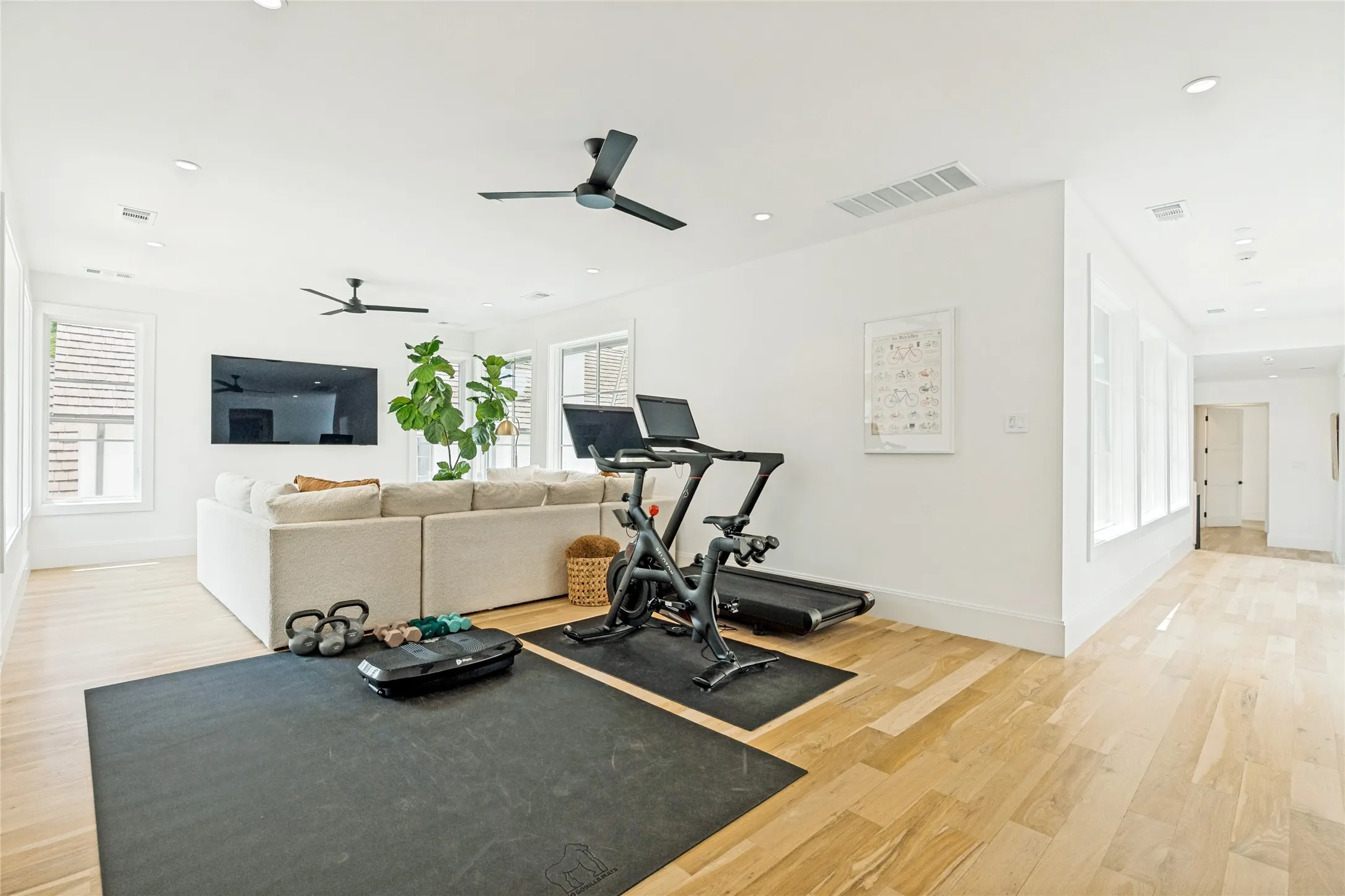 Single Family Residence For Sale in Dallas County , 3421 Southwestern Boulevard, University Park, Texas 75225, 5 Bedroom, 7 Bathroom, 2 Garage spaces, 6,898 Sqft, built in 2020, mls#21394754, Real Estate Agent in University Park, Homes For Sale in Dallas county, Homes For Sale in University Park, Realtor in University Park Texas, Real Estate Brokerage Independent Realty Texas, Luminita Cordes Realtor