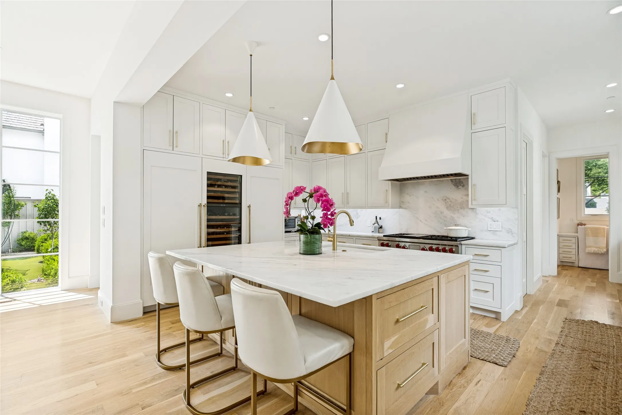 Single Family Residence For Sale in Dallas County , 3421 Southwestern Boulevard, University Park, Texas 75225, 5 Bedroom, 7 Bathroom, 2 Garage spaces, 6,898 Sqft, built in 2020, mls#21394754, Real Estate Agent in University Park, Homes For Sale in Dallas county, Homes For Sale in University Park, Realtor in University Park Texas, Real Estate Brokerage Independent Realty Texas, Luminita Cordes Realtor