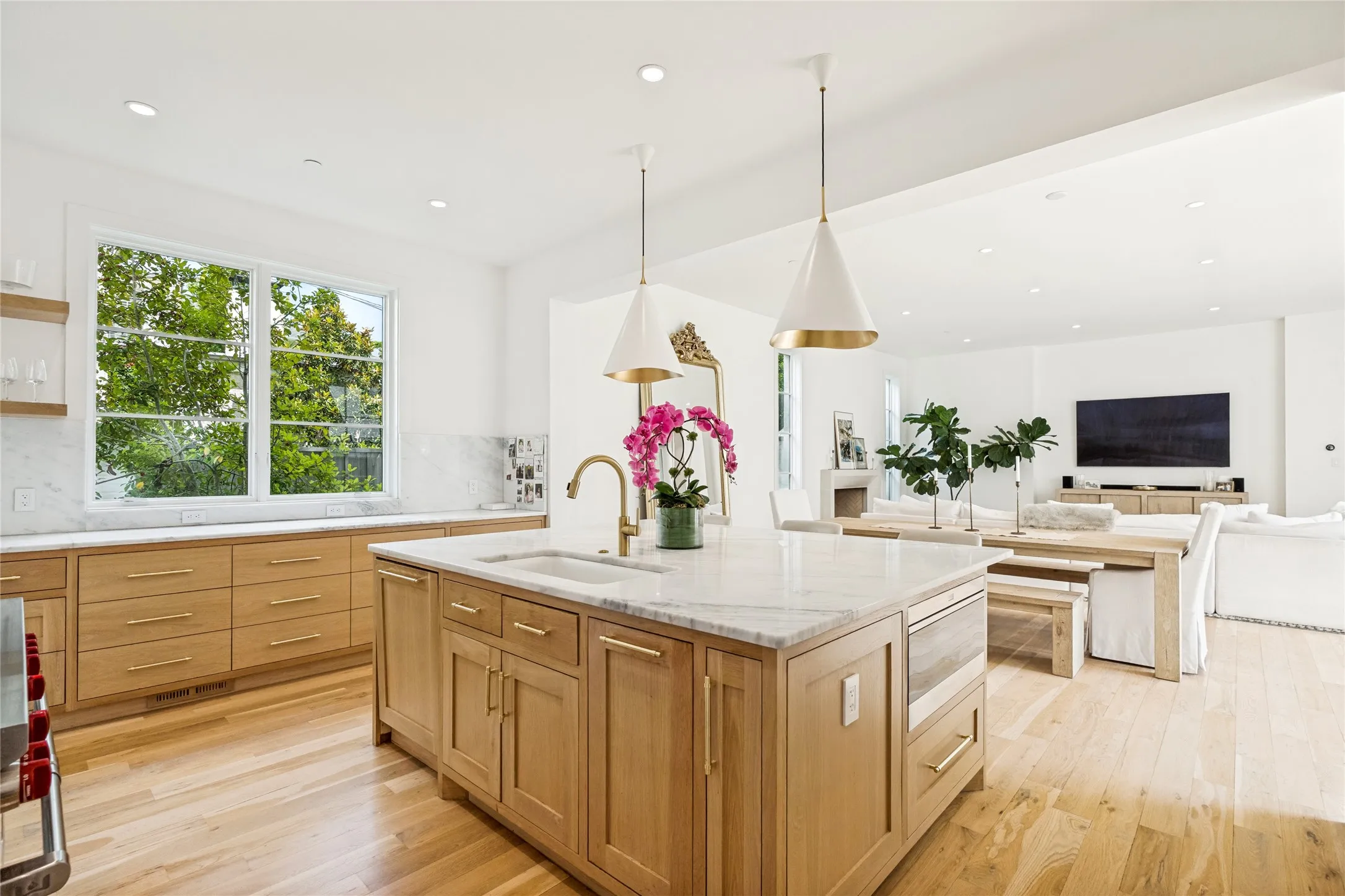 Single Family Residence For Sale in Dallas County , 3421 Southwestern Boulevard, University Park, Texas 75225, 5 Bedroom, 7 Bathroom, 2 Garage spaces, 6,898 Sqft, built in 2020, mls#21394754, Real Estate Agent in University Park, Homes For Sale in Dallas county, Homes For Sale in University Park, Realtor in University Park Texas, Real Estate Brokerage Independent Realty Texas, Luminita Cordes Realtor
