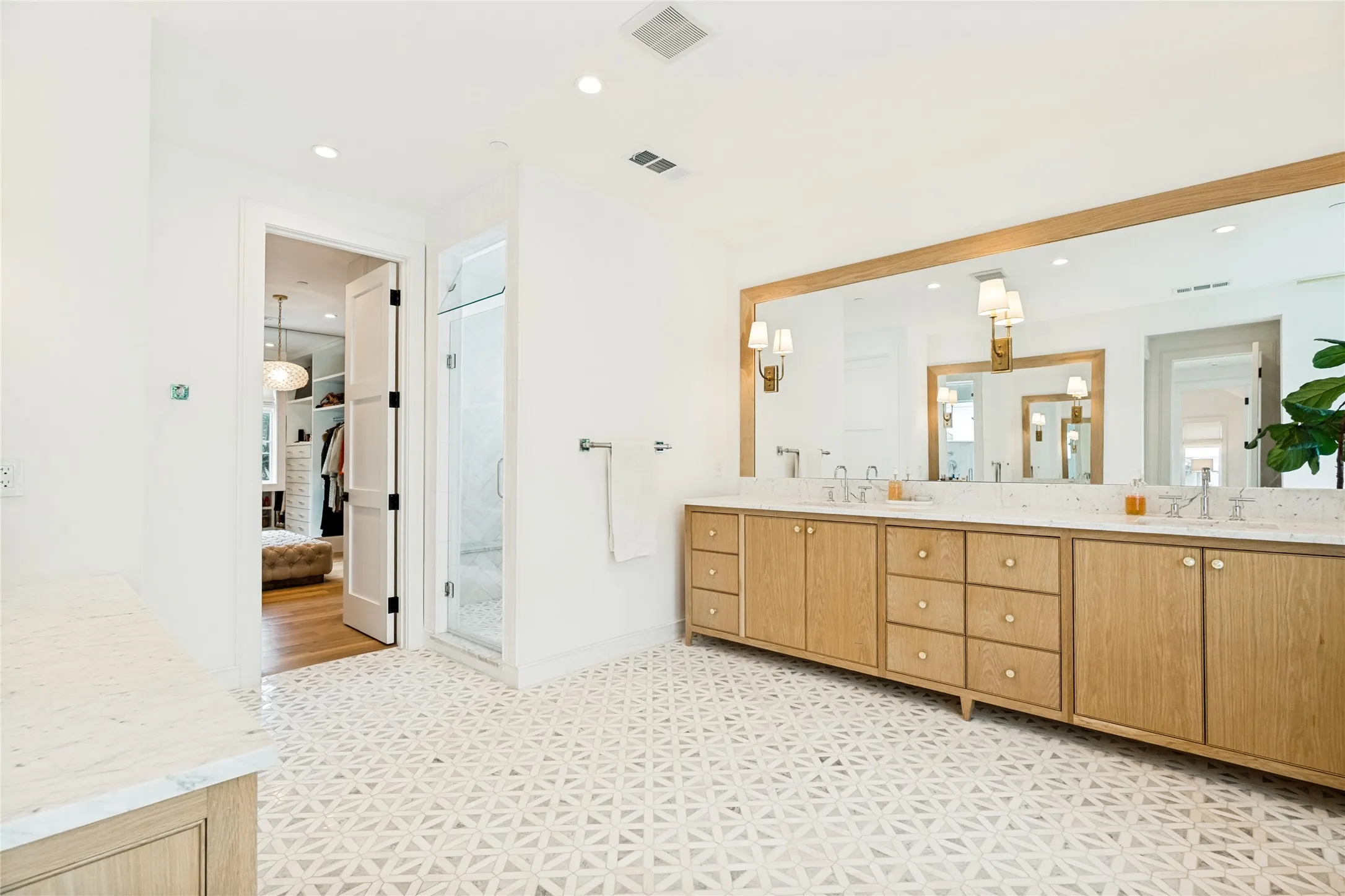 Single Family Residence For Sale in Dallas County , 3421 Southwestern Boulevard, University Park, Texas 75225, 5 Bedroom, 7 Bathroom, 2 Garage spaces, 6,898 Sqft, built in 2020, mls#21394754, Real Estate Agent in University Park, Homes For Sale in Dallas county, Homes For Sale in University Park, Realtor in University Park Texas, Real Estate Brokerage Independent Realty Texas, Luminita Cordes Realtor