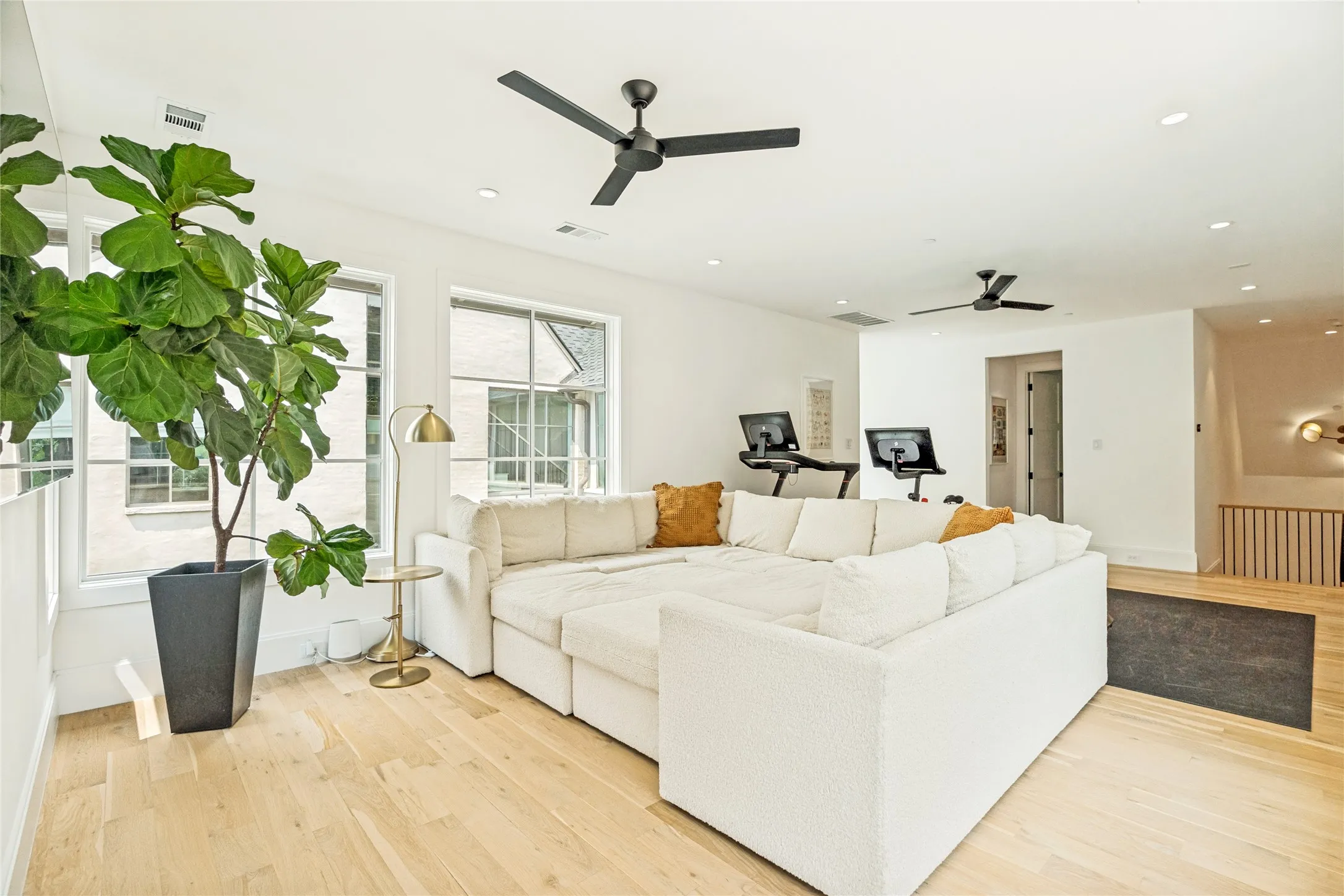 Single Family Residence For Sale in Dallas County , 3421 Southwestern Boulevard, University Park, Texas 75225, 5 Bedroom, 7 Bathroom, 2 Garage spaces, 6,898 Sqft, built in 2020, mls#21394754, Real Estate Agent in University Park, Homes For Sale in Dallas county, Homes For Sale in University Park, Realtor in University Park Texas, Real Estate Brokerage Independent Realty Texas, Luminita Cordes Realtor
