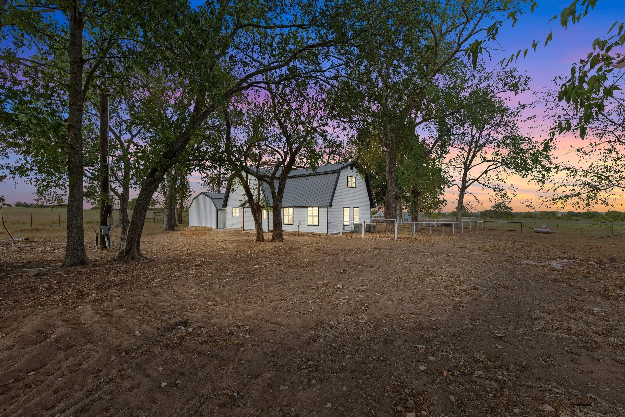 Single Family Residence For Sale in Wise County , 666 County Road 2445, Decatur, Texas 76234, 4 Bedroom, 3 Bathroom, 2 Garage spaces, 2,064 Sqft, built in 1994, mls#21390426, Real Estate Agent in Decatur, Homes For Sale in Wise county, Homes For Sale in Decatur, Realtor in Decatur Texas, Real Estate Brokerage Independent Realty Texas, Luminita Cordes Realtor