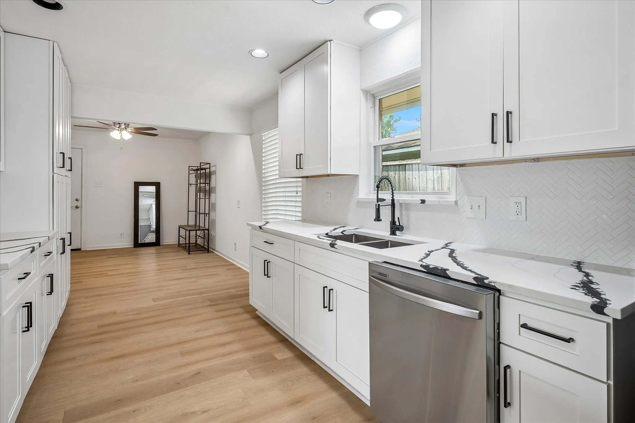 Single Family Residence For Rent in Dallas County , 11070 Delford Circle, Dallas, Texas 75228, 3 Bedroom, 2 Bathroom, 1 Garage spaces, 1,794 Sqft, built in 1958, mls#21394935, Real Estate Agent in Dallas, Homes For Rent in Dallas county, Homes For Rent in Dallas, Realtor in Dallas Texas, Real Estate Brokerage Independent Realty Texas, Luminita Cordes Realtor