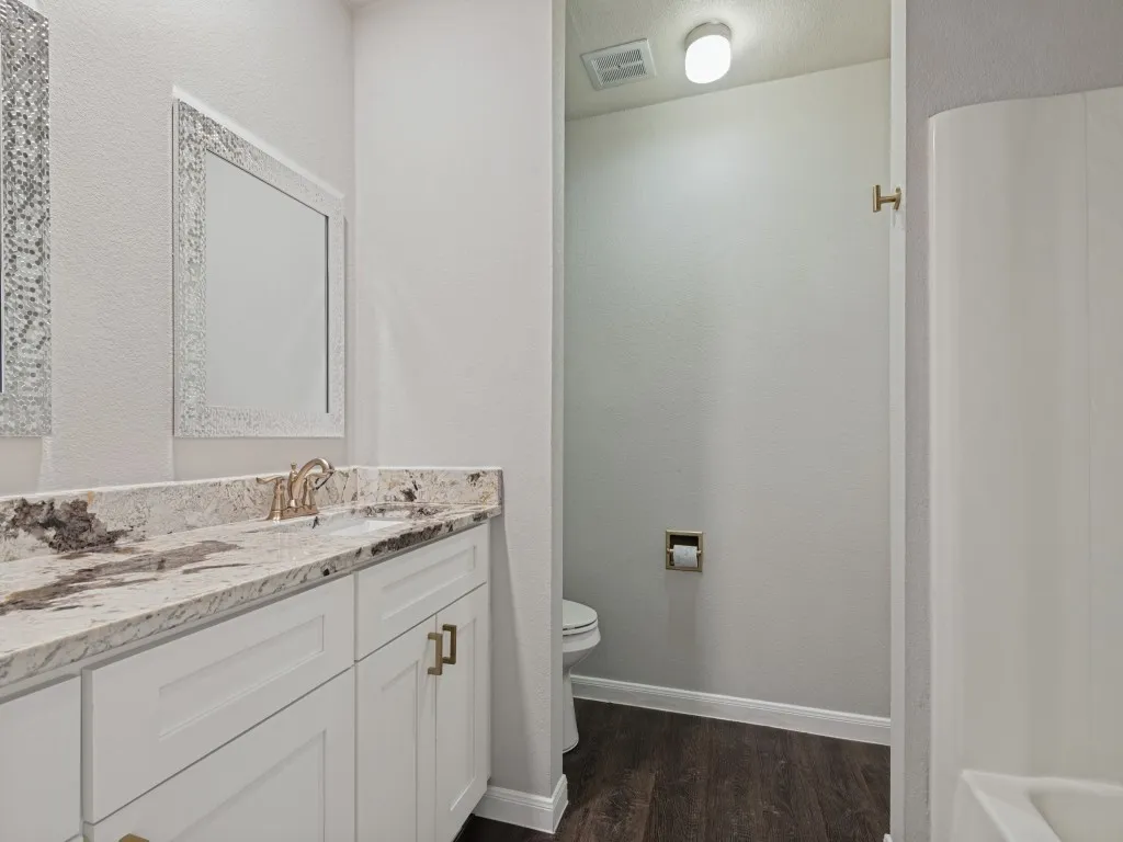 Single Family Residence For Sale in Tarrant County , 6455 El Toro Court, Fort Worth, Texas 76133, 4 Bedroom, 2 Bathroom, 2 Garage spaces, 1,956 Sqft, built in 1971, mls#21394441, Real Estate Agent in Fort Worth, Homes For Sale in Tarrant county, Homes For Sale in Fort Worth, Realtor in Fort Worth Texas, Real Estate Brokerage Independent Realty Texas, Luminita Cordes Realtor