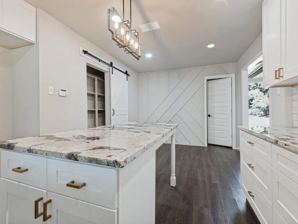 Single Family Residence For Sale in Tarrant County , 6455 El Toro Court, Fort Worth, Texas 76133, 4 Bedroom, 2 Bathroom, 2 Garage spaces, 1,956 Sqft, built in 1971, mls#21394441, Real Estate Agent in Fort Worth, Homes For Sale in Tarrant county, Homes For Sale in Fort Worth, Realtor in Fort Worth Texas, Real Estate Brokerage Independent Realty Texas, Luminita Cordes Realtor