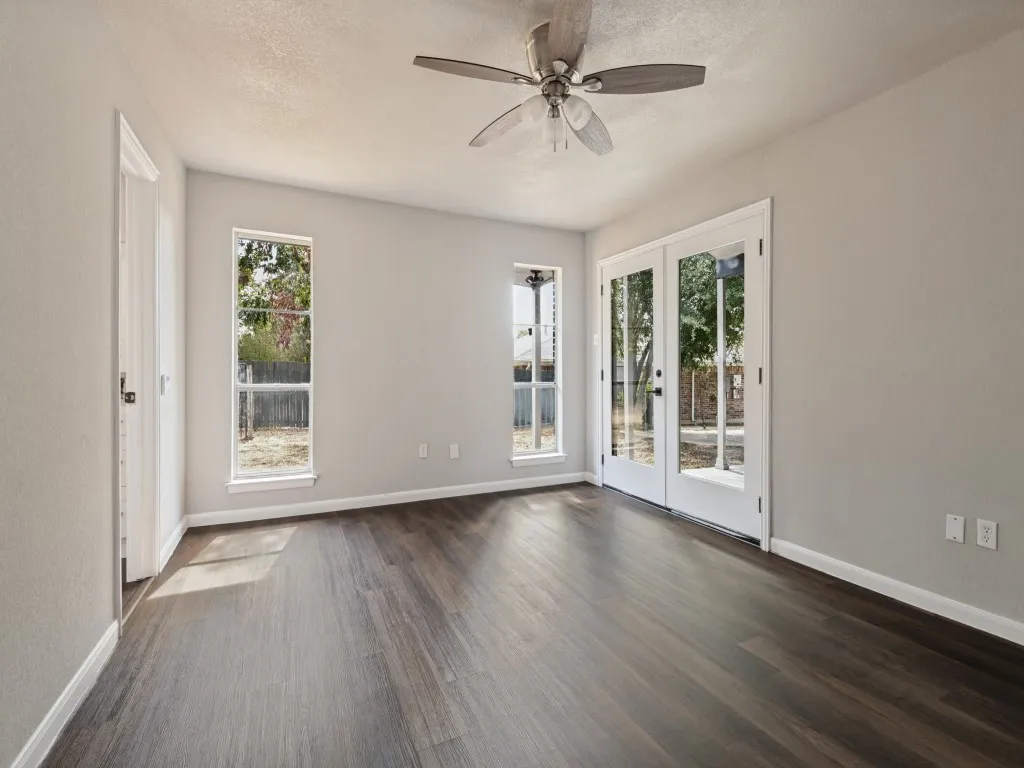 Single Family Residence For Sale in Tarrant County , 6455 El Toro Court, Fort Worth, Texas 76133, 4 Bedroom, 2 Bathroom, 2 Garage spaces, 1,956 Sqft, built in 1971, mls#21394441, Real Estate Agent in Fort Worth, Homes For Sale in Tarrant county, Homes For Sale in Fort Worth, Realtor in Fort Worth Texas, Real Estate Brokerage Independent Realty Texas, Luminita Cordes Realtor