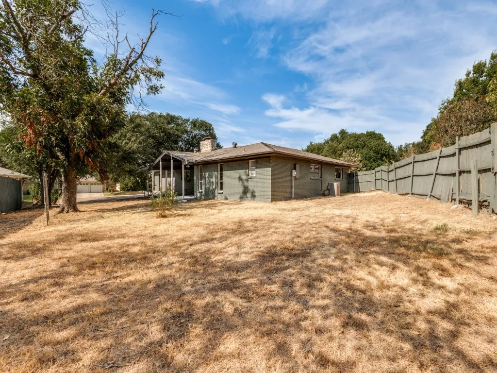 Single Family Residence For Sale in Tarrant County , 6455 El Toro Court, Fort Worth, Texas 76133, 4 Bedroom, 2 Bathroom, 2 Garage spaces, 1,956 Sqft, built in 1971, mls#21394441, Real Estate Agent in Fort Worth, Homes For Sale in Tarrant county, Homes For Sale in Fort Worth, Realtor in Fort Worth Texas, Real Estate Brokerage Independent Realty Texas, Luminita Cordes Realtor