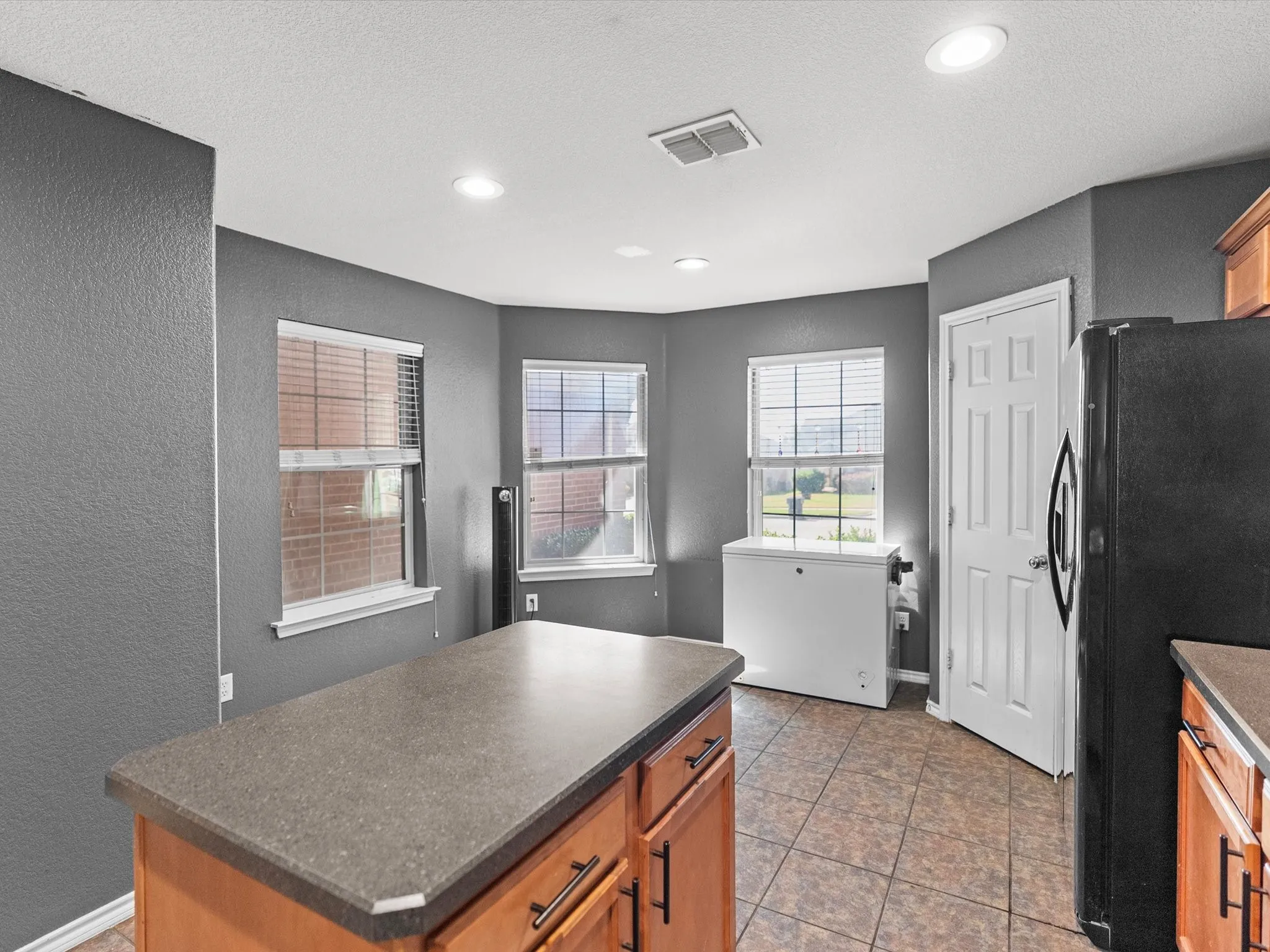 Single Family Residence For Sale in Tarrant County , 6504 Sierra Madre Drive, Fort Worth, Texas 76179, 3 Bedroom, 2 Bathroom, 2 Garage spaces, 1,505 Sqft, built in 2005, mls#21391216, Real Estate Agent in Fort Worth, Homes For Sale in Tarrant county, Homes For Sale in Fort Worth, Realtor in Fort Worth Texas, Real Estate Brokerage Independent Realty Texas, Luminita Cordes Realtor