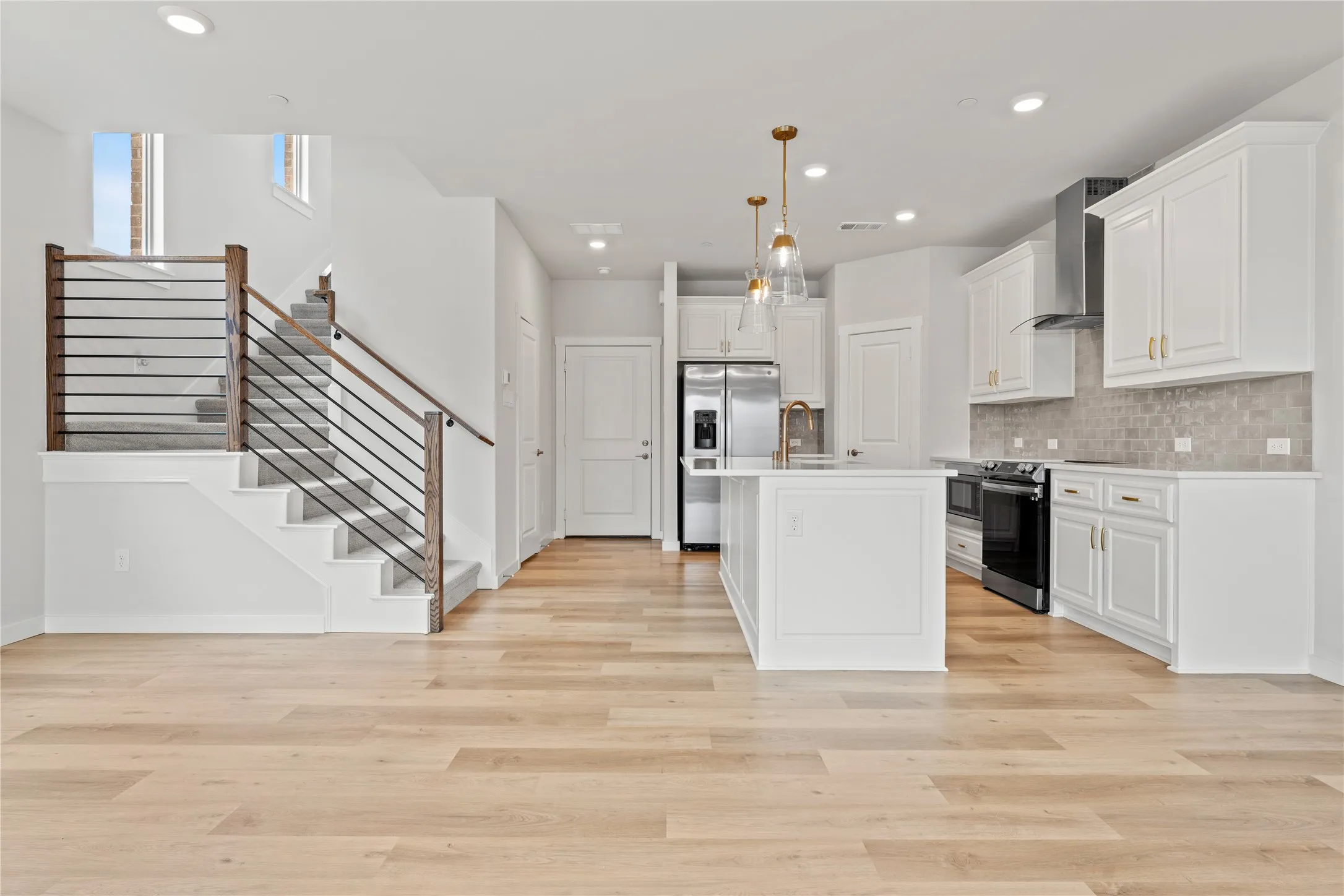 Townhouse For Rent in Dallas County , 2616 La Cala Drive, Grand Prairie, Texas 75054, 3 Bedroom, 3 Bathroom, 2 Garage spaces, 1,813 Sqft, built in 2023, mls#21394422, Real Estate Agent in Grand Prairie, Homes For Rent in Dallas county, Homes For Rent in Grand Prairie, Realtor in Grand Prairie Texas, Real Estate Brokerage Independent Realty Texas, Luminita Cordes Realtor