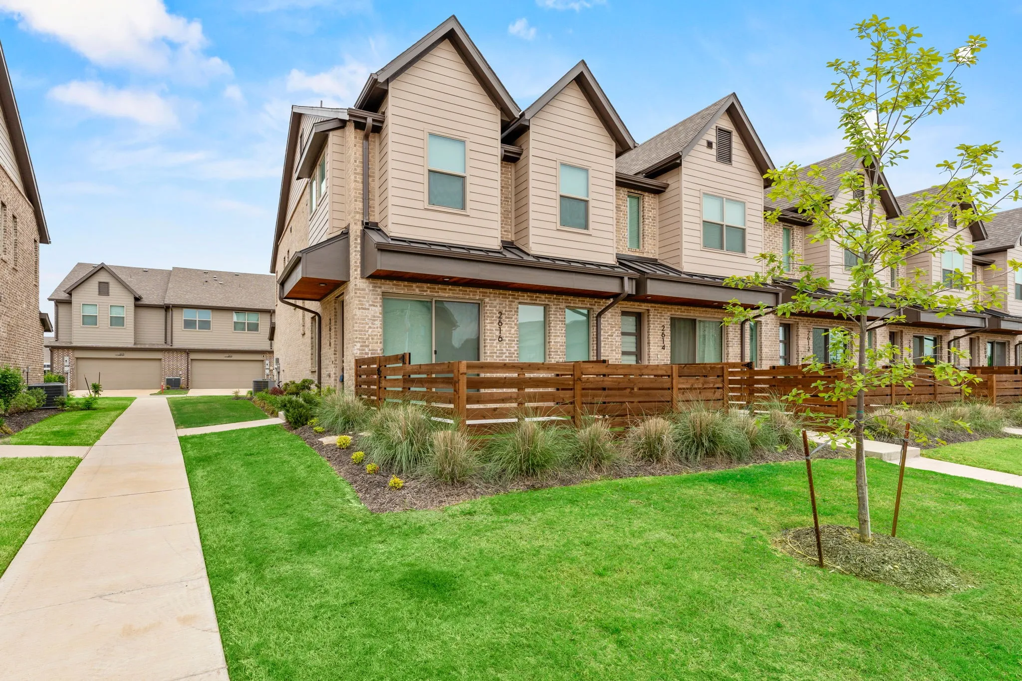 Townhouse For Rent in Dallas County , 2616 La Cala Drive, Grand Prairie, Texas 75054, 3 Bedroom, 3 Bathroom, 2 Garage spaces, 1,813 Sqft, built in 2023, mls#21394422, Real Estate Agent in Grand Prairie, Homes For Rent in Dallas county, Homes For Rent in Grand Prairie, Realtor in Grand Prairie Texas, Real Estate Brokerage Independent Realty Texas, Luminita Cordes Realtor
