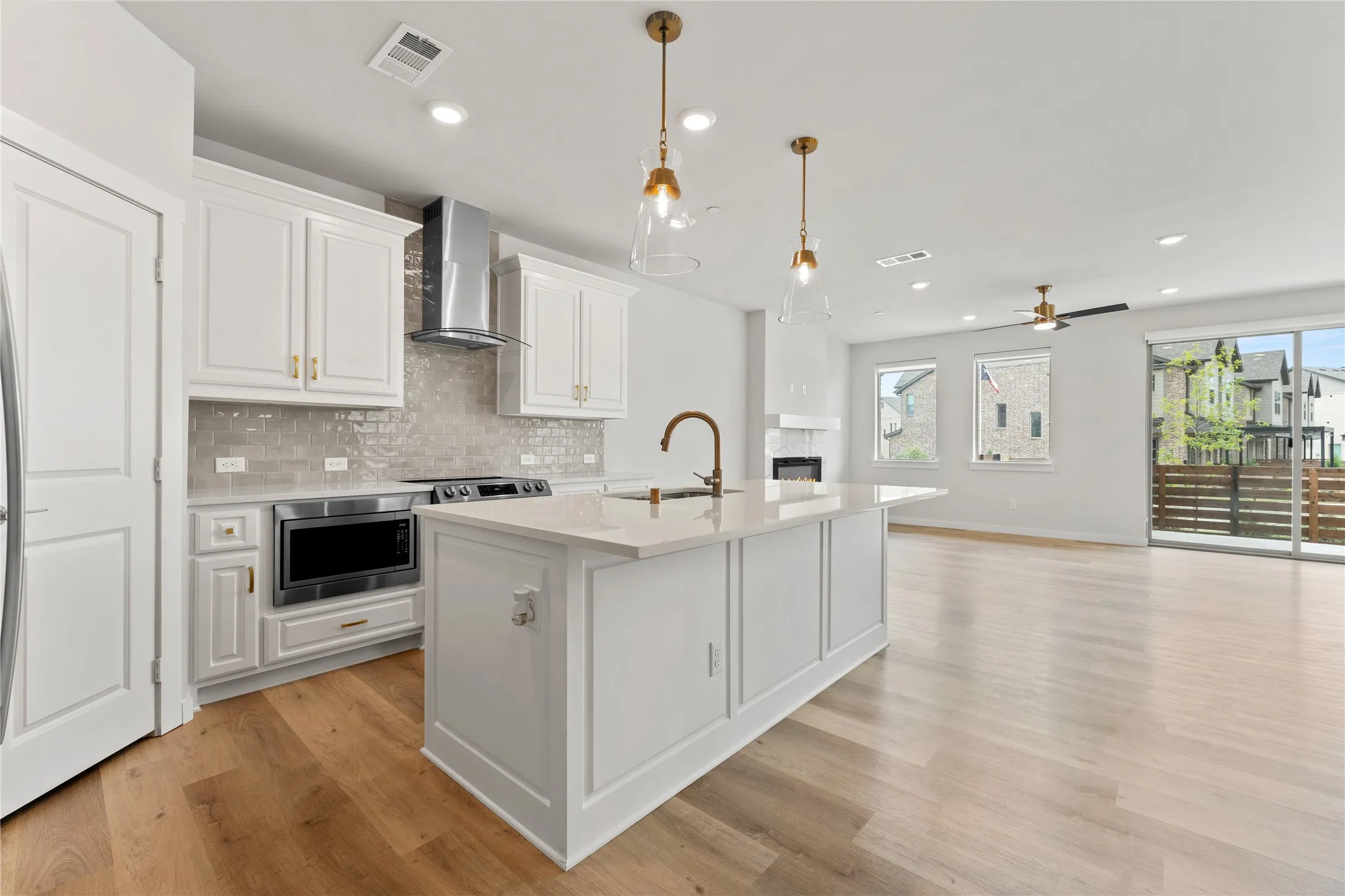 Townhouse For Rent in Dallas County , 2616 La Cala Drive, Grand Prairie, Texas 75054, 3 Bedroom, 3 Bathroom, 2 Garage spaces, 1,813 Sqft, built in 2023, mls#21394422, Real Estate Agent in Grand Prairie, Homes For Rent in Dallas county, Homes For Rent in Grand Prairie, Realtor in Grand Prairie Texas, Real Estate Brokerage Independent Realty Texas, Luminita Cordes Realtor