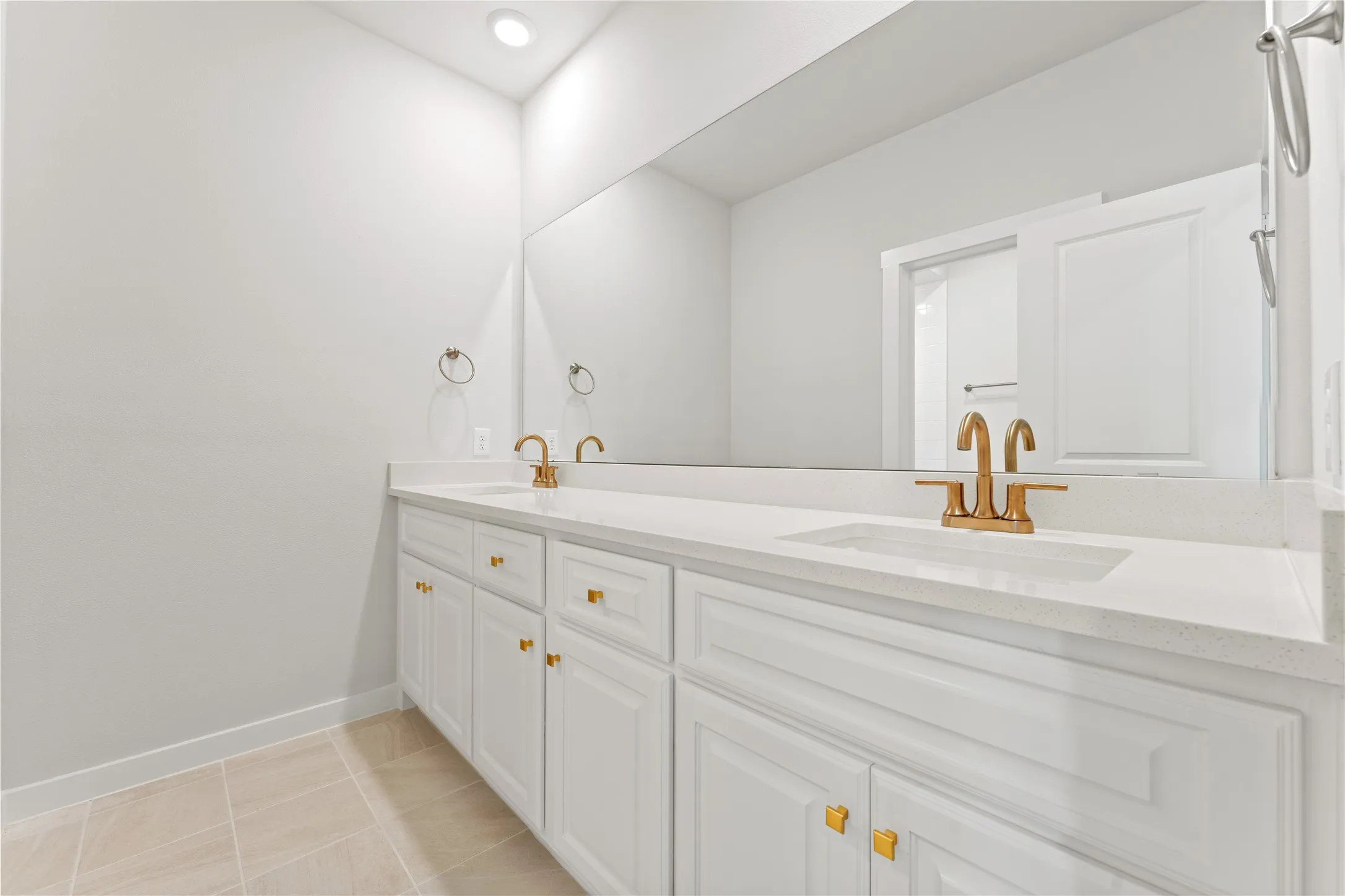 Townhouse For Rent in Dallas County , 2616 La Cala Drive, Grand Prairie, Texas 75054, 3 Bedroom, 3 Bathroom, 2 Garage spaces, 1,813 Sqft, built in 2023, mls#21394422, Real Estate Agent in Grand Prairie, Homes For Rent in Dallas county, Homes For Rent in Grand Prairie, Realtor in Grand Prairie Texas, Real Estate Brokerage Independent Realty Texas, Luminita Cordes Realtor