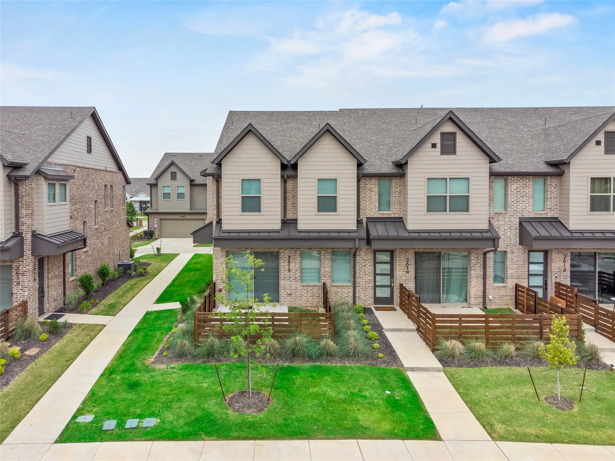 Townhouse For Rent in Dallas County , 2616 La Cala Drive, Grand Prairie, Texas 75054, 3 Bedroom, 3 Bathroom, 2 Garage spaces, 1,813 Sqft, built in 2023, mls#21394422, Real Estate Agent in Grand Prairie, Homes For Rent in Dallas county, Homes For Rent in Grand Prairie, Realtor in Grand Prairie Texas, Real Estate Brokerage Independent Realty Texas, Luminita Cordes Realtor