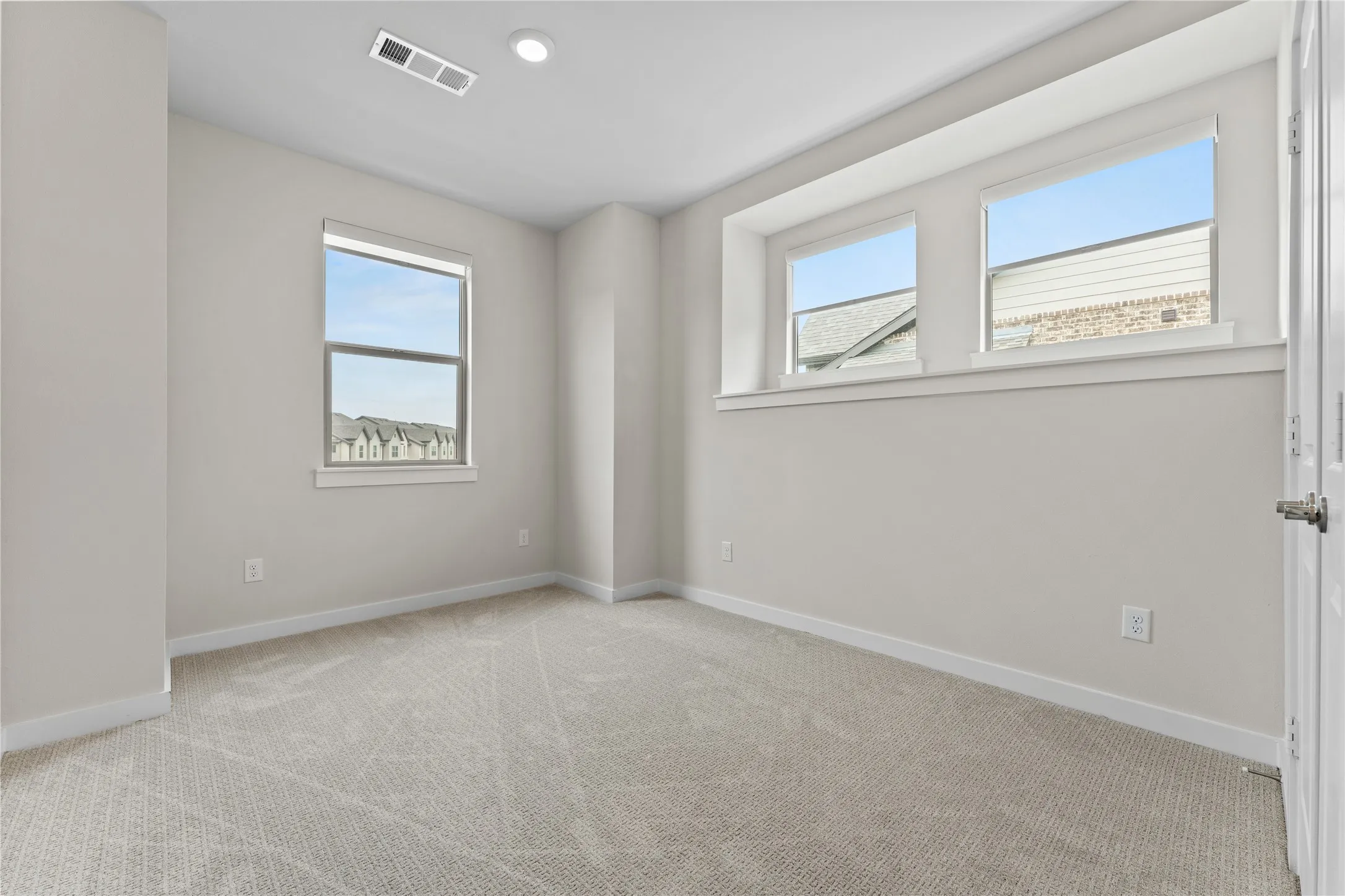 Townhouse For Rent in Dallas County , 2616 La Cala Drive, Grand Prairie, Texas 75054, 3 Bedroom, 3 Bathroom, 2 Garage spaces, 1,813 Sqft, built in 2023, mls#21394422, Real Estate Agent in Grand Prairie, Homes For Rent in Dallas county, Homes For Rent in Grand Prairie, Realtor in Grand Prairie Texas, Real Estate Brokerage Independent Realty Texas, Luminita Cordes Realtor