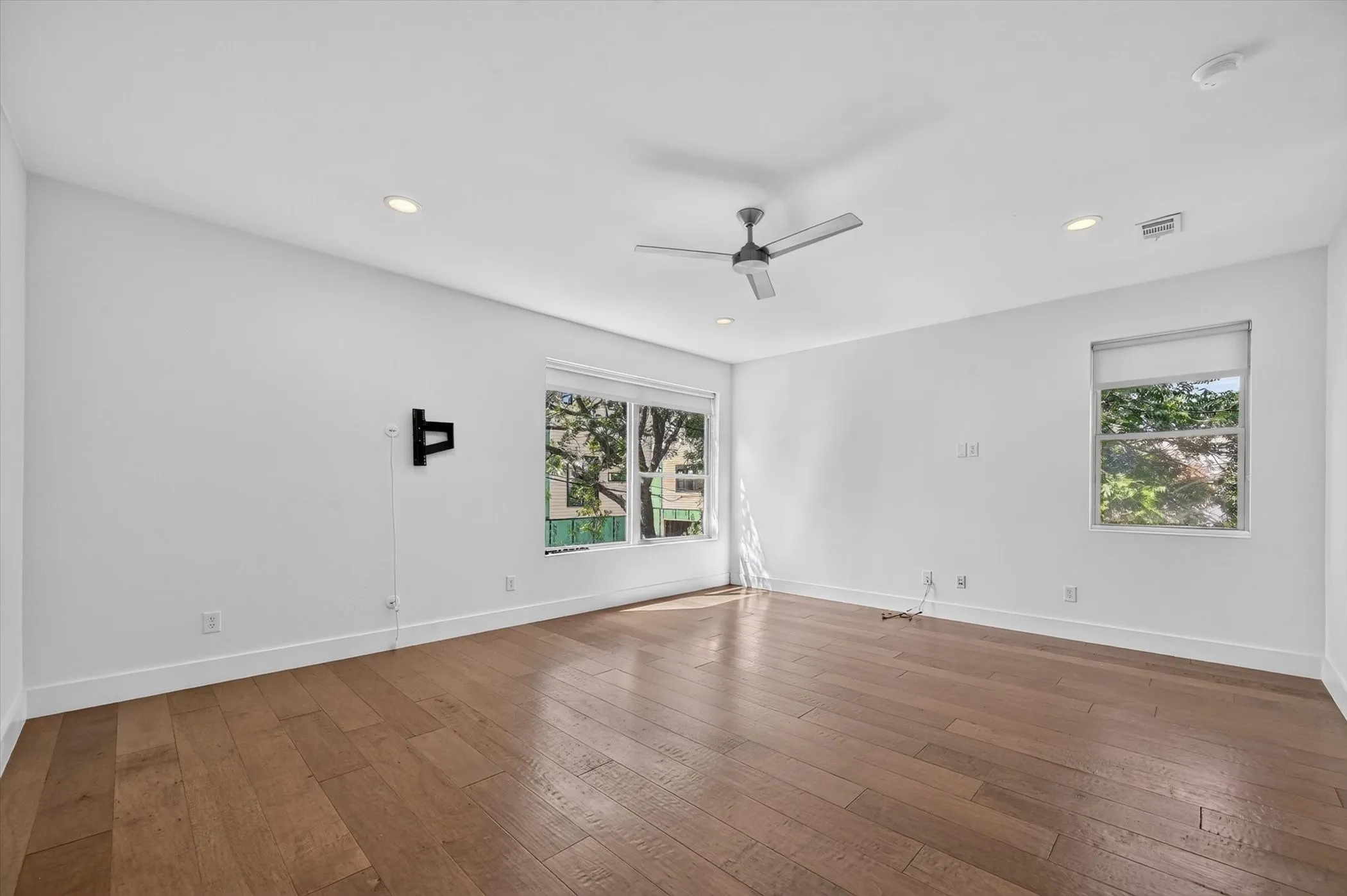 Hardwood flooring, recessed lighting, and a ceiling fan
