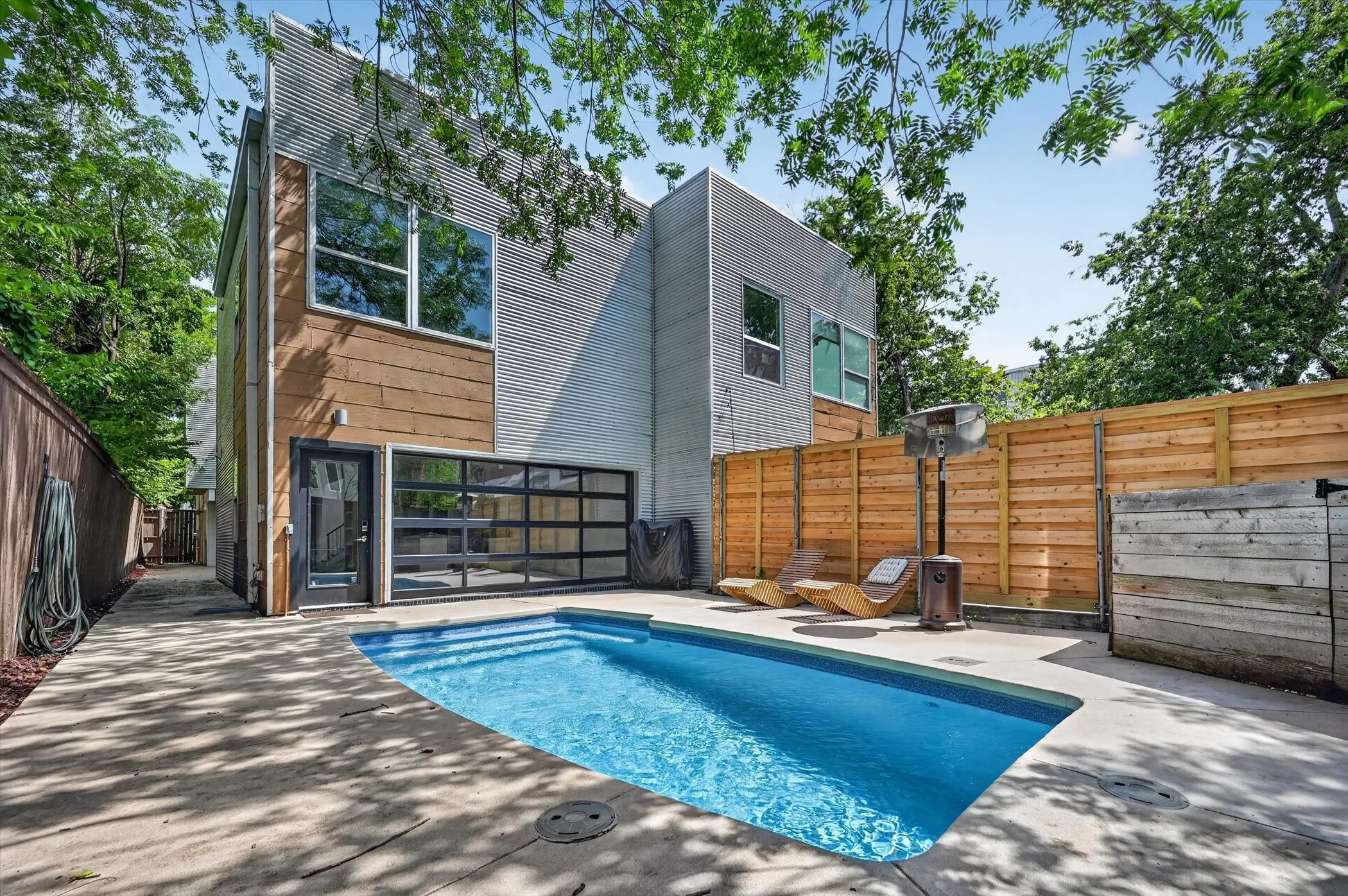 Single Family Residence For Rent in Dallas County , 4413 Roseland Avenue, Dallas, Texas 75204, 3 Bedroom, 3 Bathroom, 2 Garage spaces, 2,175 Sqft, built in 2008, mls#21386415, Real Estate Agent in Dallas, Homes For Rent in Dallas county, Homes For Rent in Dallas, Realtor in Dallas Texas, Real Estate Brokerage Independent Realty Texas, Luminita Cordes Realtor