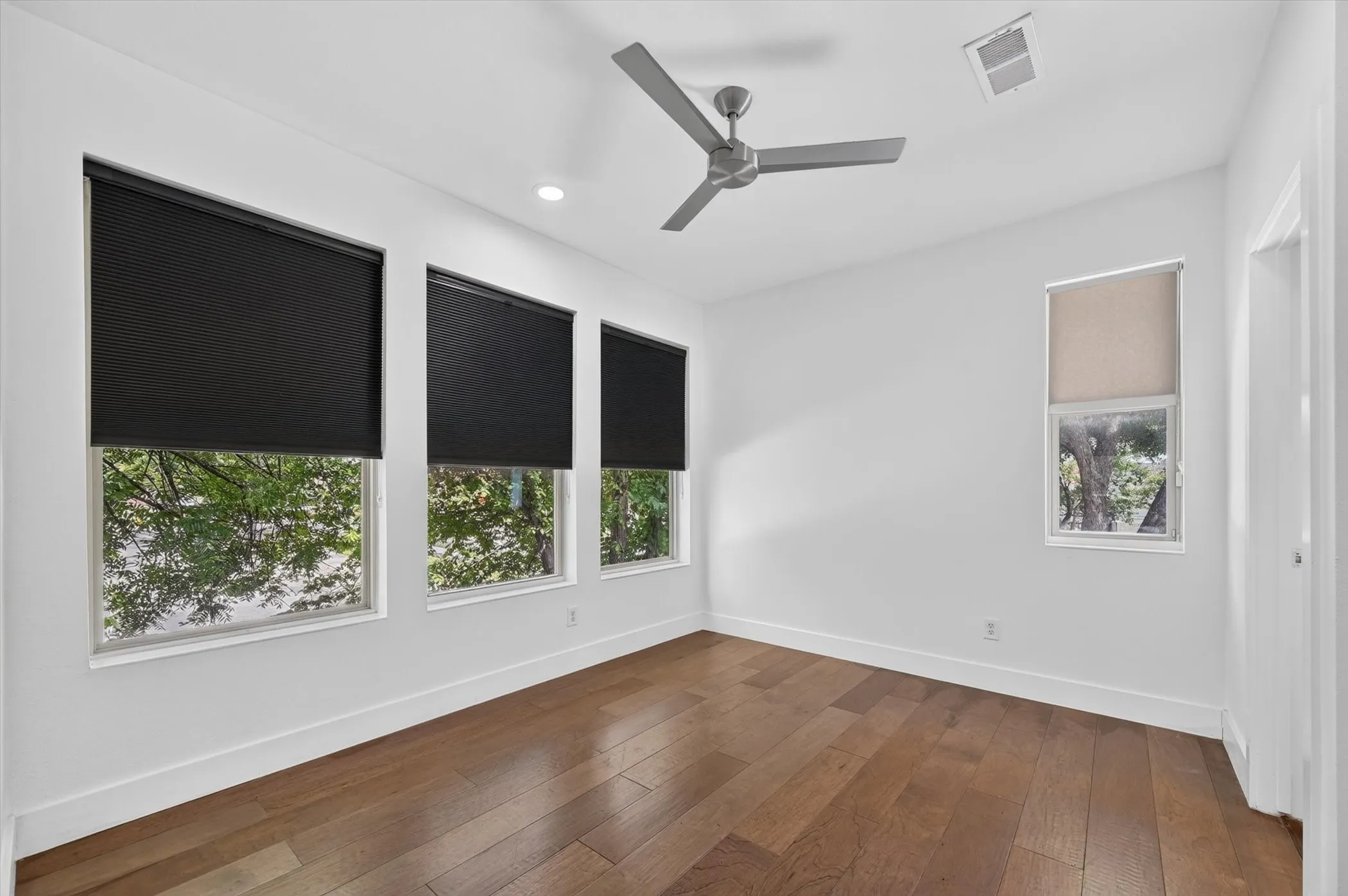 Hardwood flooring, recessed lighting, and a modern ceiling fan