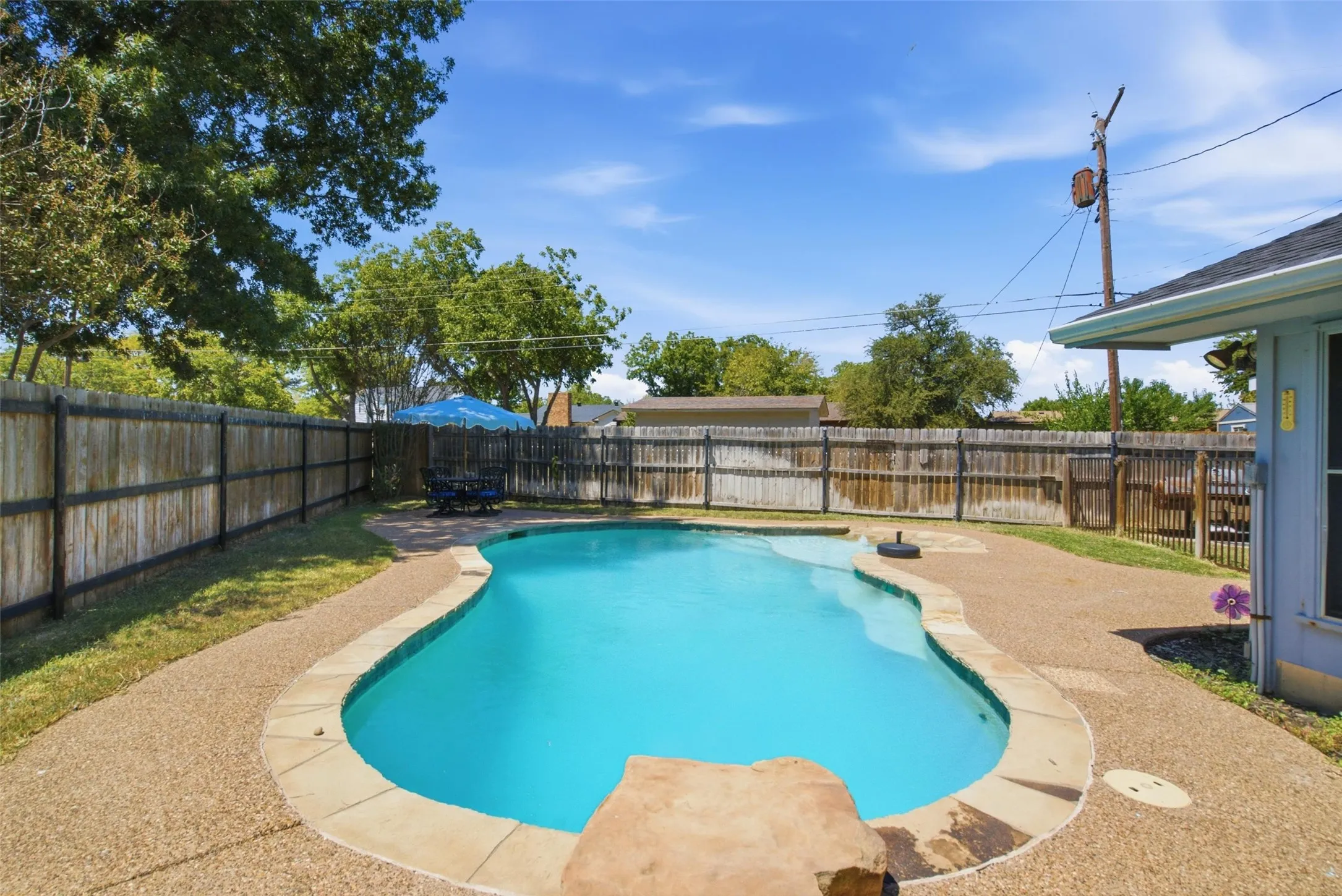 Single Family Residence For Sale in Young County , 1406 Doral Court, Graham, Texas 76450, 3 Bedroom, 2 Bathroom, 2 Garage spaces, 1,703 Sqft, built in 1985, mls#21394270, Real Estate Agent in Graham, Homes For Sale in Young county, Homes For Sale in Graham, Realtor in Graham Texas, Real Estate Brokerage Independent Realty Texas, Luminita Cordes Realtor