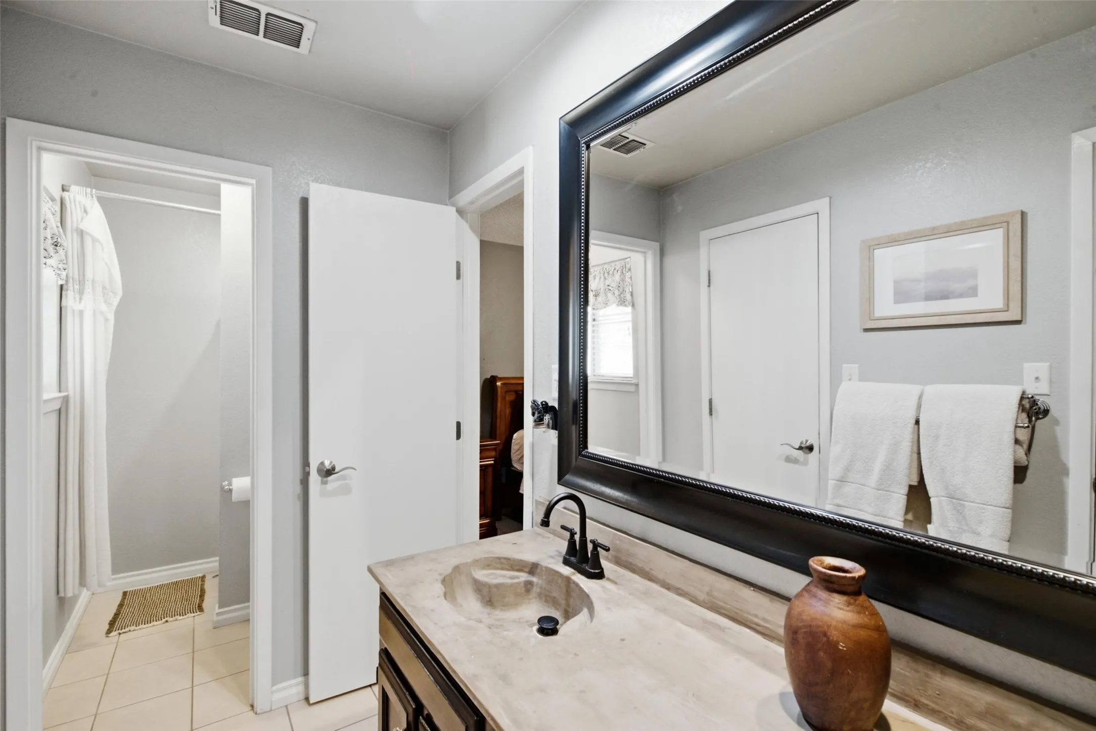 Single Family Residence For Sale in Young County , 1406 Doral Court, Graham, Texas 76450, 3 Bedroom, 2 Bathroom, 2 Garage spaces, 1,703 Sqft, built in 1985, mls#21394270, Real Estate Agent in Graham, Homes For Sale in Young county, Homes For Sale in Graham, Realtor in Graham Texas, Real Estate Brokerage Independent Realty Texas, Luminita Cordes Realtor