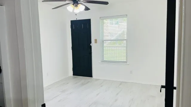 Condominium For Sale in Dallas County , 2200 E Trinity Mills Road 313, Carrollton, Texas 75006, 1 Bedroom, 1 Bathroom, Garage spaces, 631 Sqft, built in 1980, mls#21394769, Real Estate Agent in Carrollton, Homes For Sale in Dallas county, Homes For Sale in Carrollton, Realtor in Carrollton Texas, Real Estate Brokerage Independent Realty Texas, Luminita Cordes Realtor