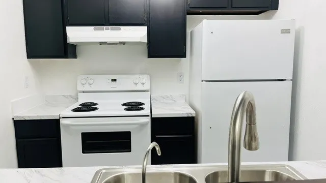 Condominium For Sale in Dallas County , 2200 E Trinity Mills Road 313, Carrollton, Texas 75006, 1 Bedroom, 1 Bathroom, Garage spaces, 631 Sqft, built in 1980, mls#21394769, Real Estate Agent in Carrollton, Homes For Sale in Dallas county, Homes For Sale in Carrollton, Realtor in Carrollton Texas, Real Estate Brokerage Independent Realty Texas, Luminita Cordes Realtor