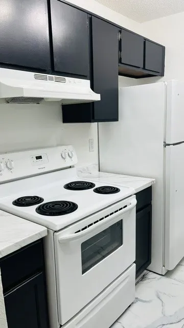 Condominium For Sale in Dallas County , 2200 E Trinity Mills Road 313, Carrollton, Texas 75006, 1 Bedroom, 1 Bathroom, Garage spaces, 631 Sqft, built in 1980, mls#21394769, Real Estate Agent in Carrollton, Homes For Sale in Dallas county, Homes For Sale in Carrollton, Realtor in Carrollton Texas, Real Estate Brokerage Independent Realty Texas, Luminita Cordes Realtor