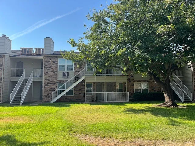 Condominium For Sale in Dallas County , 2200 E Trinity Mills Road 313, Carrollton, Texas 75006, 1 Bedroom, 1 Bathroom, Garage spaces, 631 Sqft, built in 1980, mls#21394769, Real Estate Agent in Carrollton, Homes For Sale in Dallas county, Homes For Sale in Carrollton, Realtor in Carrollton Texas, Real Estate Brokerage Independent Realty Texas, Luminita Cordes Realtor
