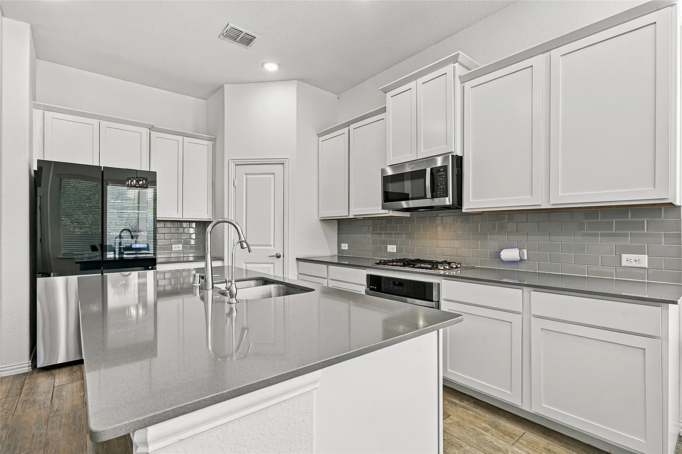 Single Family Residence For Sale in Collin County , 8709 Red Fox Trail, Mc Kinney, Texas 75071, 5 Bedroom, 5 Bathroom, 2 Garage spaces, 3,369 Sqft, built in 2023, mls#21389098, Real Estate Agent in Mc Kinney, Homes For Sale in Collin county, Homes For Sale in Mc Kinney, Realtor in Mc Kinney Texas, Real Estate Brokerage Independent Realty Texas, Luminita Cordes Realtor
