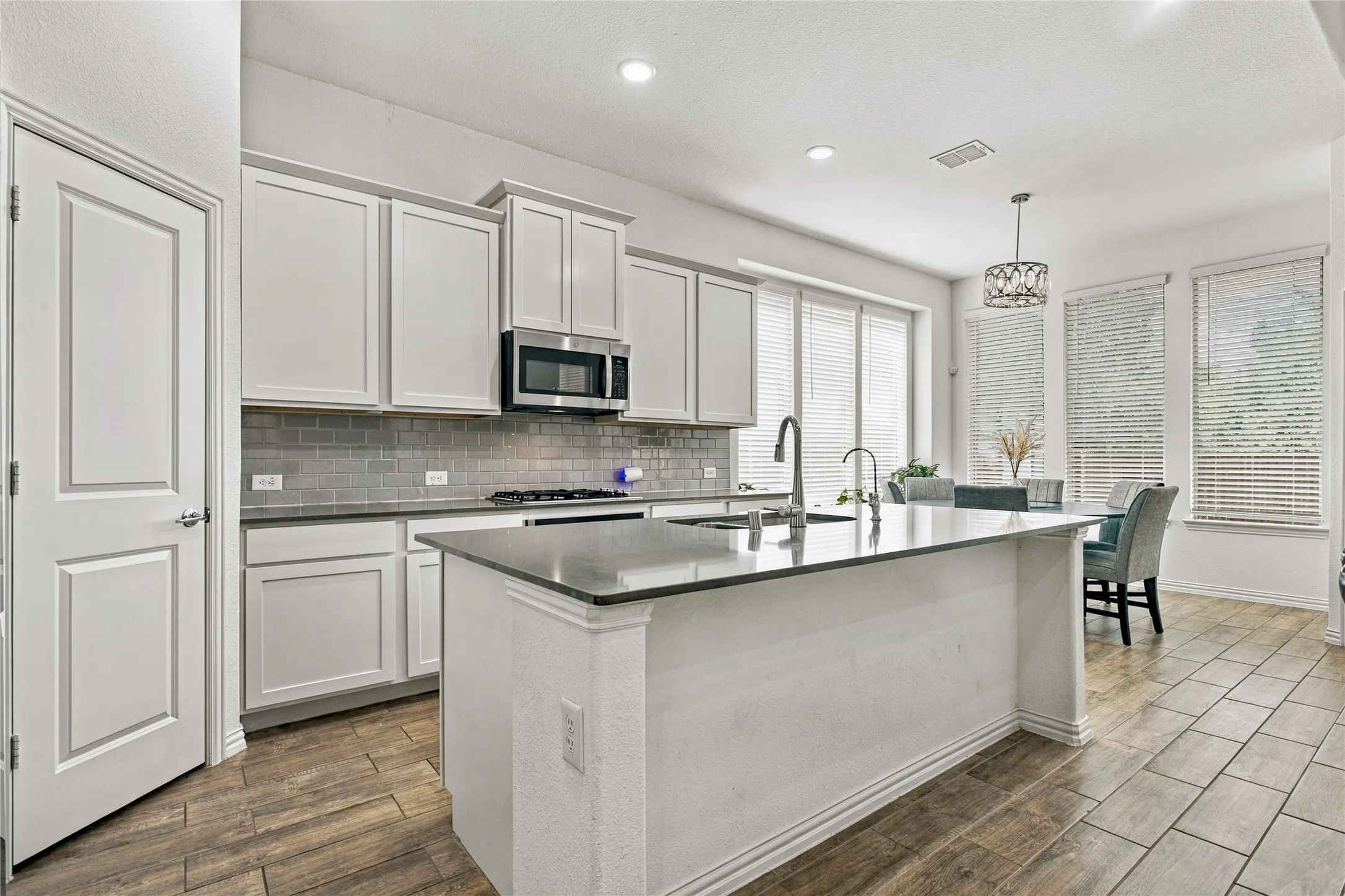 Single Family Residence For Sale in Collin County , 8709 Red Fox Trail, Mc Kinney, Texas 75071, 5 Bedroom, 5 Bathroom, 2 Garage spaces, 3,369 Sqft, built in 2023, mls#21389098, Real Estate Agent in Mc Kinney, Homes For Sale in Collin county, Homes For Sale in Mc Kinney, Realtor in Mc Kinney Texas, Real Estate Brokerage Independent Realty Texas, Luminita Cordes Realtor