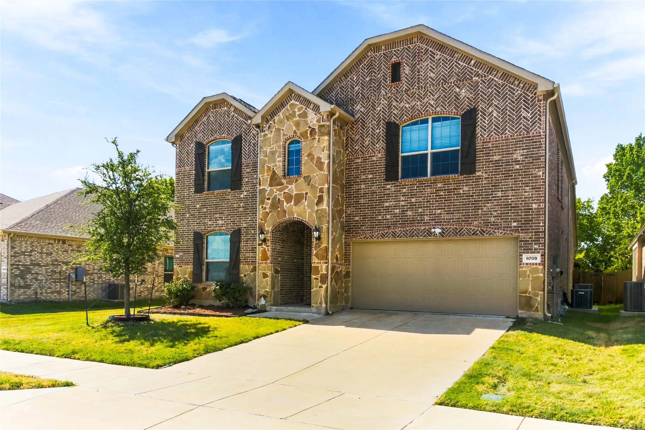 Single Family Residence For Sale in Collin County , 8709 Red Fox Trail, Mc Kinney, Texas 75071, 5 Bedroom, 5 Bathroom, 2 Garage spaces, 3,369 Sqft, built in 2023, mls#21389098, Real Estate Agent in Mc Kinney, Homes For Sale in Collin county, Homes For Sale in Mc Kinney, Realtor in Mc Kinney Texas, Real Estate Brokerage Independent Realty Texas, Luminita Cordes Realtor