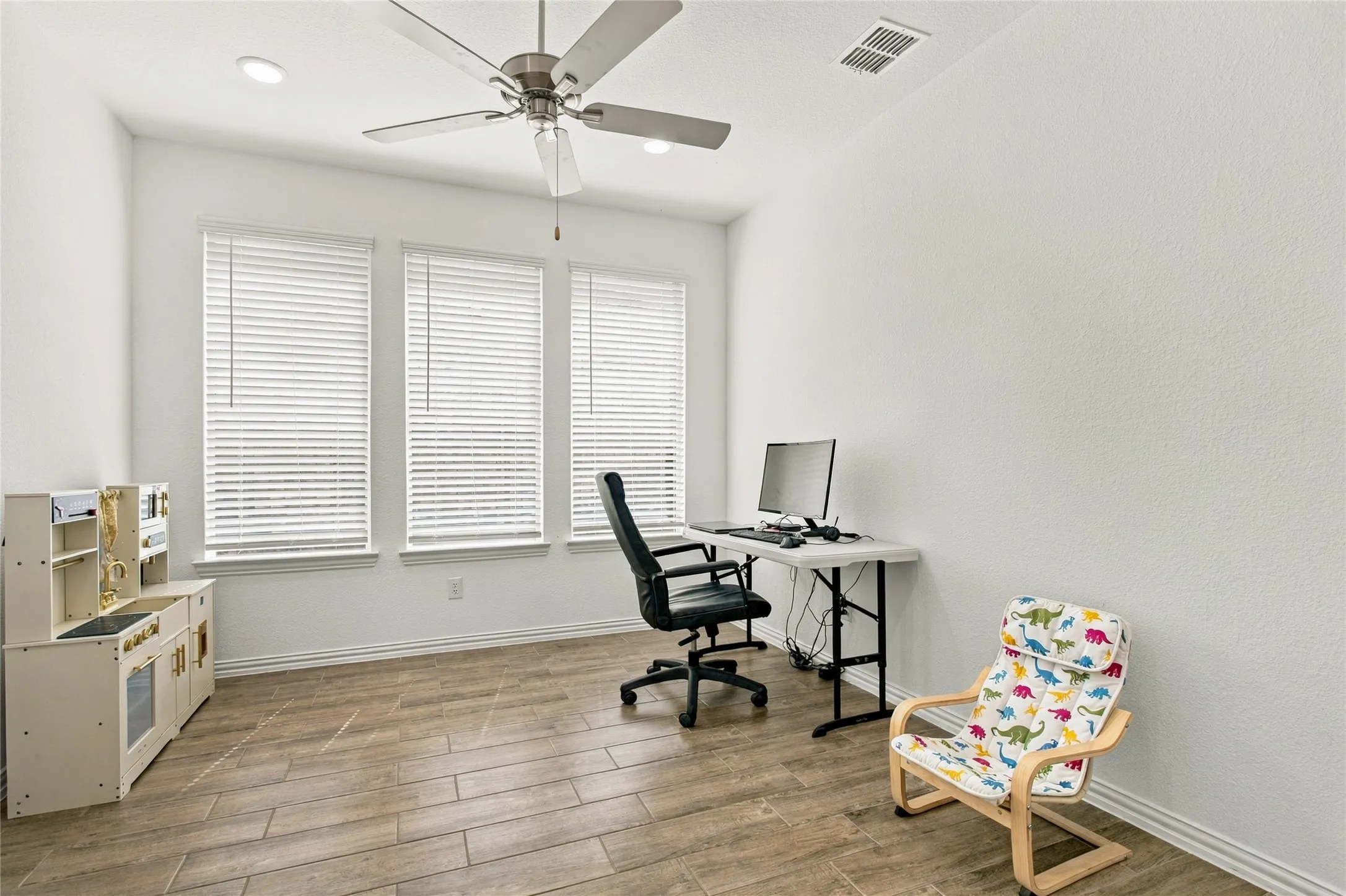 Single Family Residence For Sale in Collin County , 8709 Red Fox Trail, Mc Kinney, Texas 75071, 5 Bedroom, 5 Bathroom, 2 Garage spaces, 3,369 Sqft, built in 2023, mls#21389098, Real Estate Agent in Mc Kinney, Homes For Sale in Collin county, Homes For Sale in Mc Kinney, Realtor in Mc Kinney Texas, Real Estate Brokerage Independent Realty Texas, Luminita Cordes Realtor