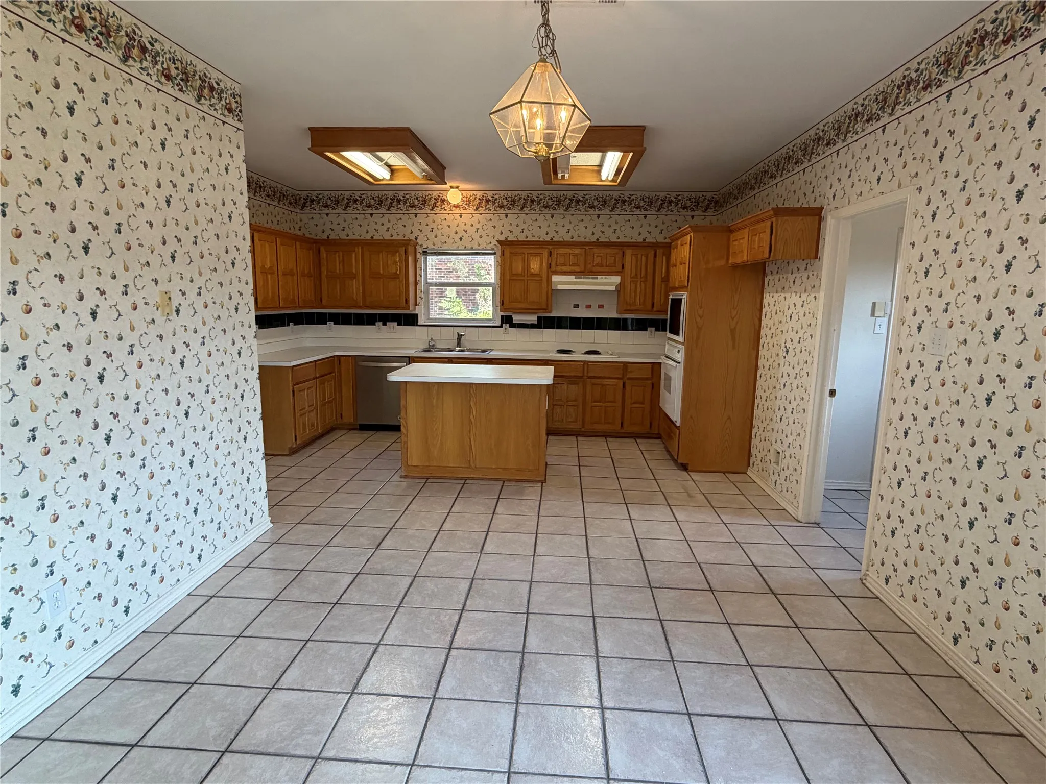 Single Family Residence For Sale in Dallas County , 4006 Pointe Loma Drive, Rowlett, Texas 75088, 4 Bedroom, 3 Bathroom, 2 Garage spaces, 2,808 Sqft, built in 1998, mls#21394836, Real Estate Agent in Rowlett, Homes For Sale in Dallas county, Homes For Sale in Rowlett, Realtor in Rowlett Texas, Real Estate Brokerage Independent Realty Texas, Luminita Cordes Realtor