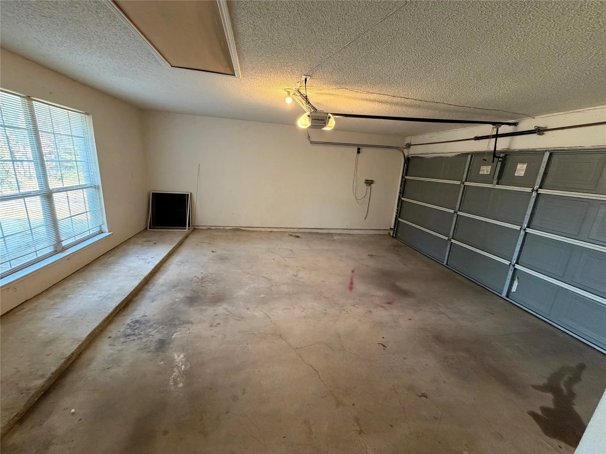 Single Family Residence For Sale in Dallas County , 4006 Pointe Loma Drive, Rowlett, Texas 75088, 4 Bedroom, 3 Bathroom, 2 Garage spaces, 2,808 Sqft, built in 1998, mls#21394836, Real Estate Agent in Rowlett, Homes For Sale in Dallas county, Homes For Sale in Rowlett, Realtor in Rowlett Texas, Real Estate Brokerage Independent Realty Texas, Luminita Cordes Realtor