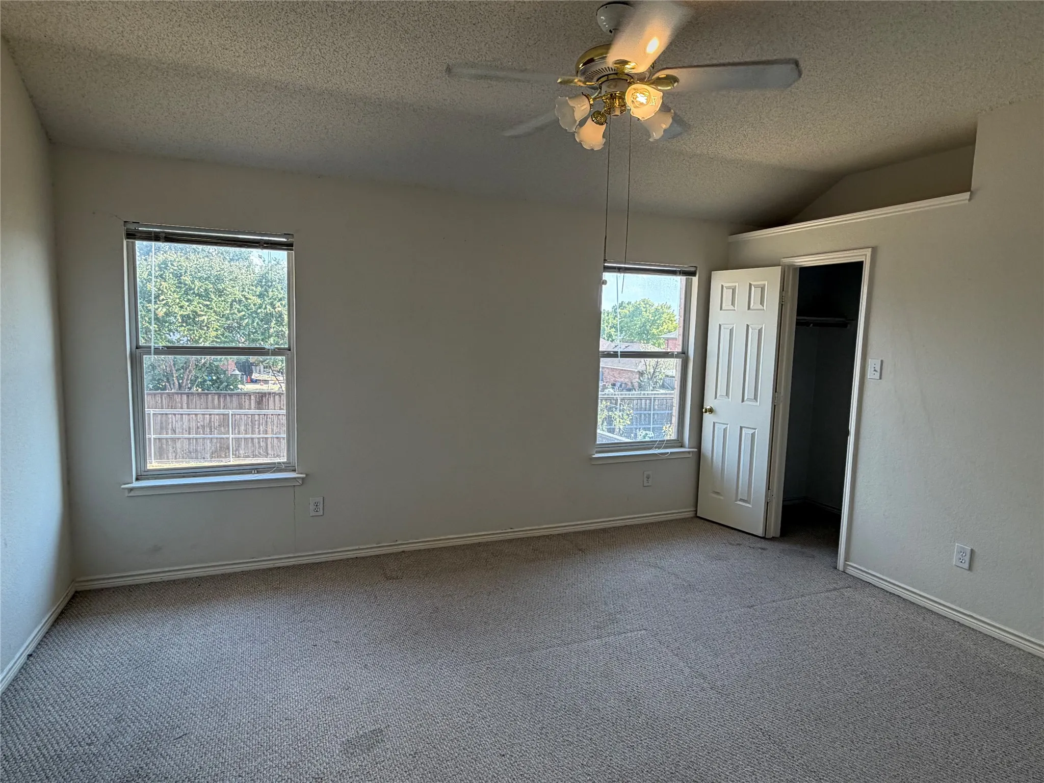 Single Family Residence For Sale in Dallas County , 4006 Pointe Loma Drive, Rowlett, Texas 75088, 4 Bedroom, 3 Bathroom, 2 Garage spaces, 2,808 Sqft, built in 1998, mls#21394836, Real Estate Agent in Rowlett, Homes For Sale in Dallas county, Homes For Sale in Rowlett, Realtor in Rowlett Texas, Real Estate Brokerage Independent Realty Texas, Luminita Cordes Realtor