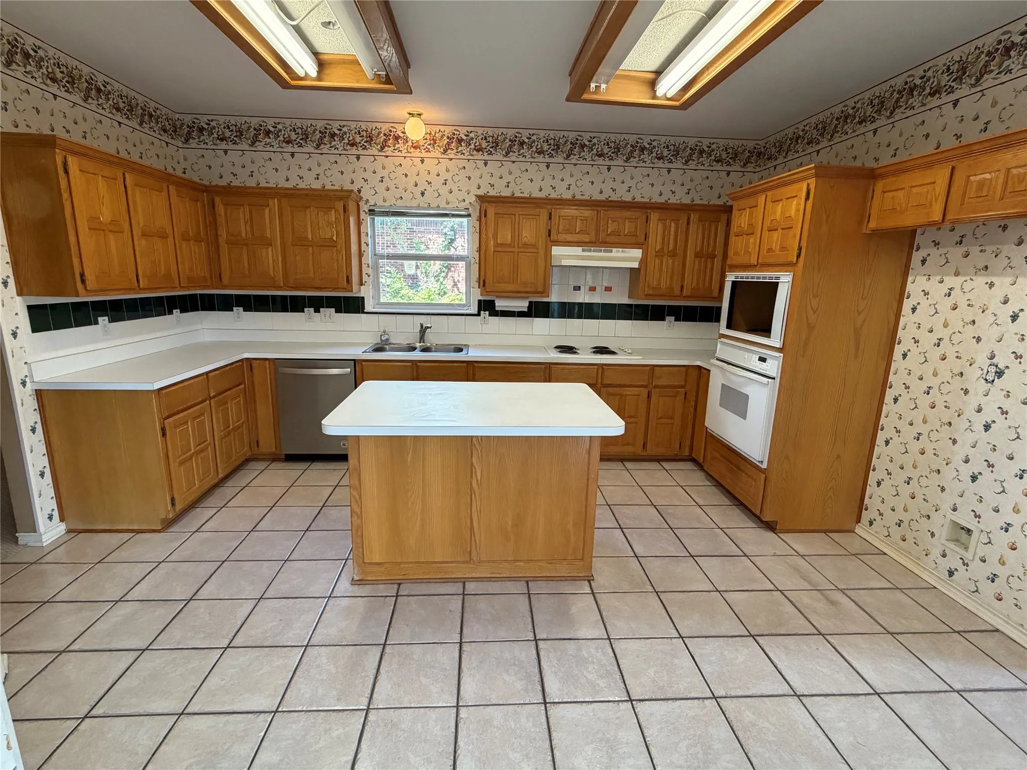 Single Family Residence For Sale in Dallas County , 4006 Pointe Loma Drive, Rowlett, Texas 75088, 4 Bedroom, 3 Bathroom, 2 Garage spaces, 2,808 Sqft, built in 1998, mls#21394836, Real Estate Agent in Rowlett, Homes For Sale in Dallas county, Homes For Sale in Rowlett, Realtor in Rowlett Texas, Real Estate Brokerage Independent Realty Texas, Luminita Cordes Realtor