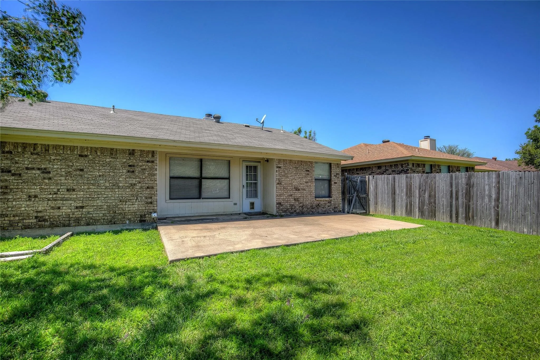 Single Family Residence For Rent in Tarrant County , 7724 Pebblebrook Drive, Watauga, Texas 76148, 4 Bedroom, 2 Bathroom, 2 Garage spaces, 1,460 Sqft, built in 1983, mls#21394908, Real Estate Agent in Watauga, Homes For Rent in Tarrant county, Homes For Rent in Watauga, Realtor in Watauga Texas, Real Estate Brokerage Independent Realty Texas, Luminita Cordes Realtor